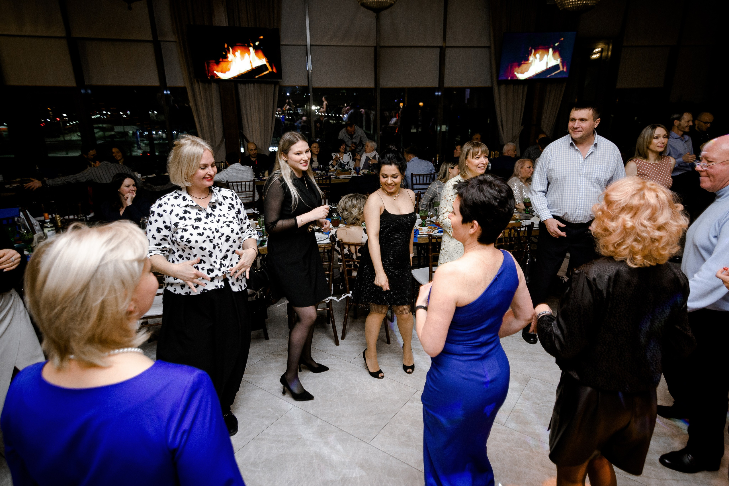 Новогодний корпоратив. Alice_insomnia