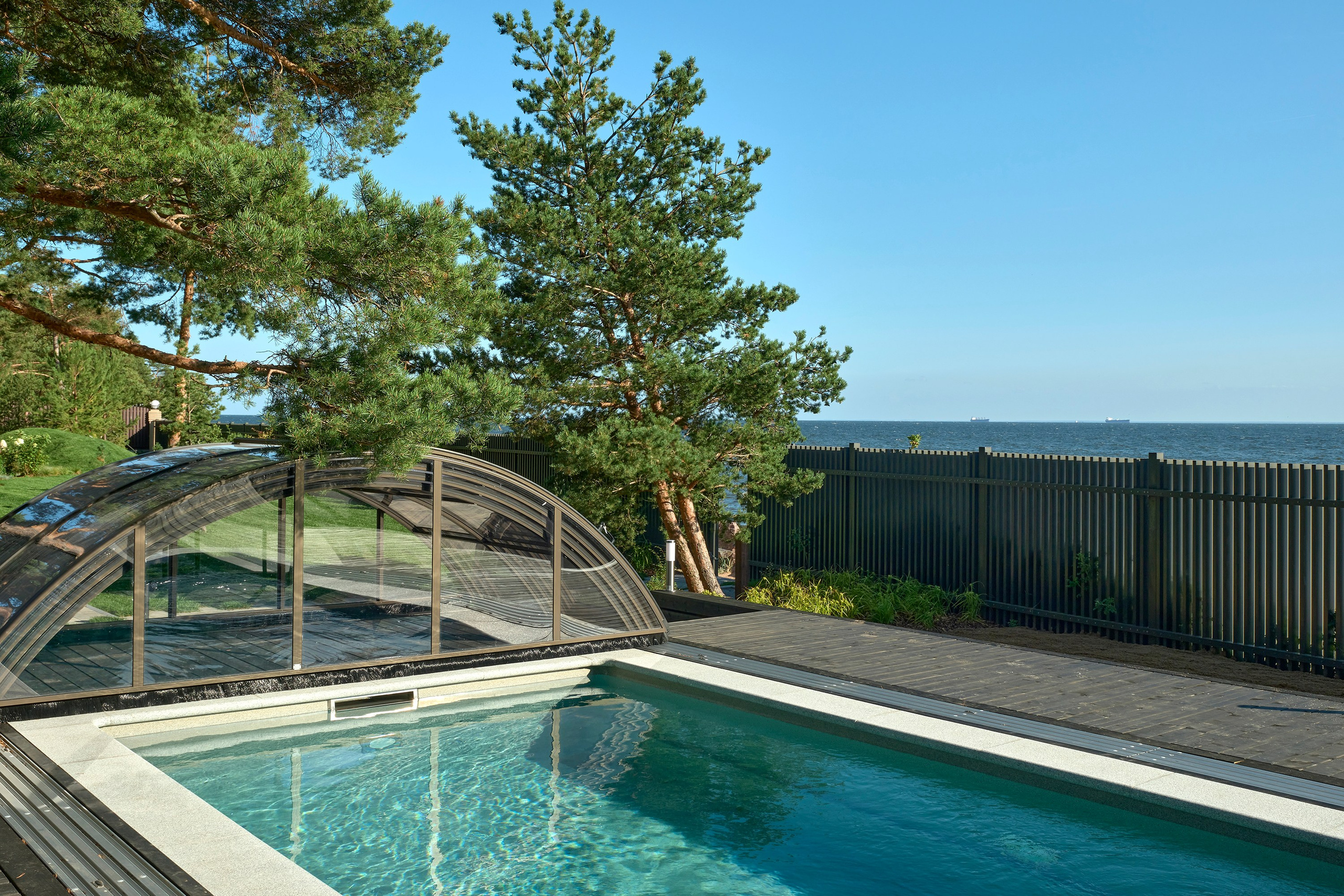 Ландшафтный и интерьерный фотограф Наталья Соловьева. Фотосъемка сада в КП Золотые пески для ландшафтной компании Хвоя | interioto