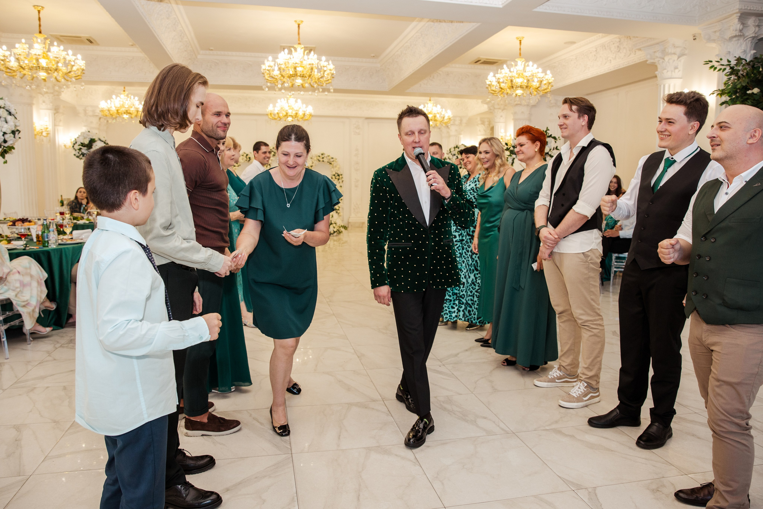 Саша и Лина. Ведущий на свадьбу в Москве Зубков Алексей