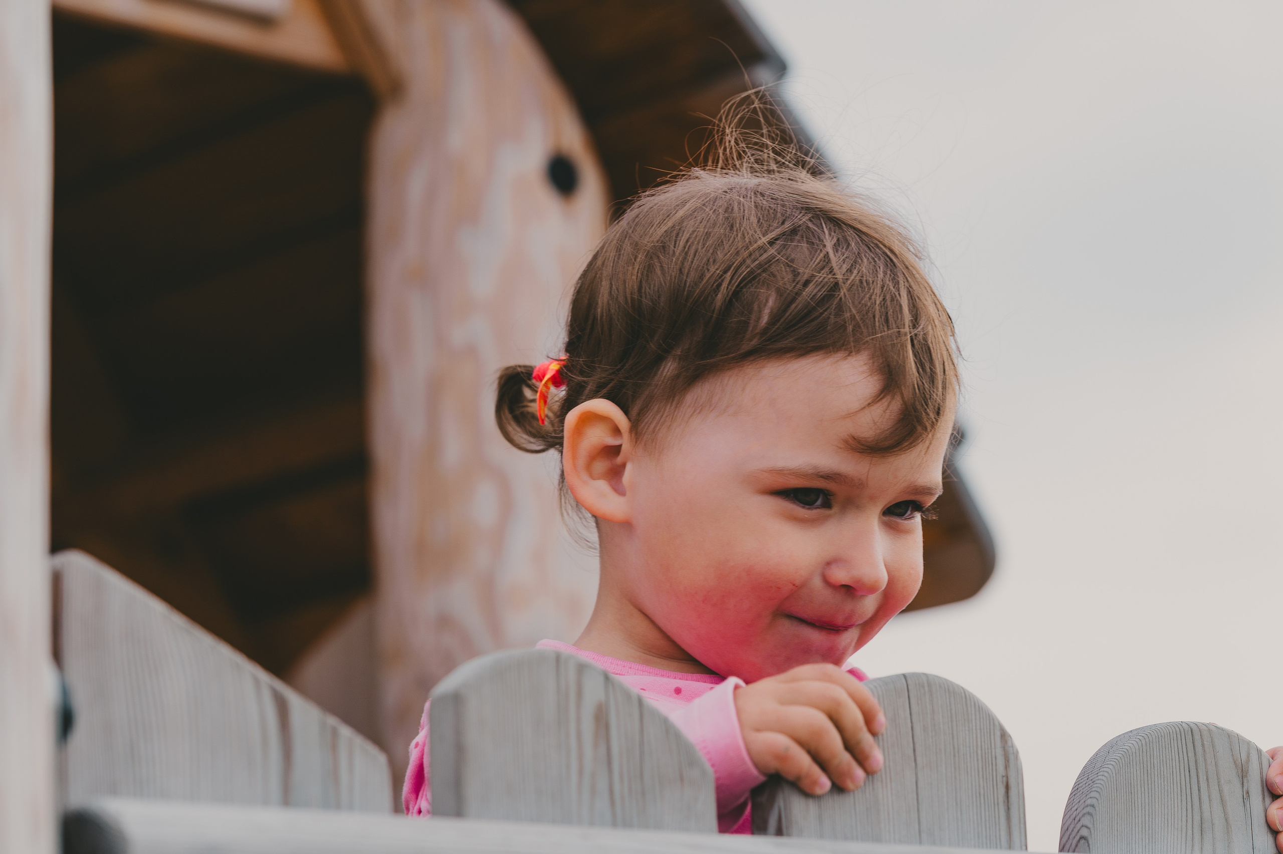 Прогулка Василисы. Фотограф Александр Ермолаев семейный и женский фотограф в Магадане