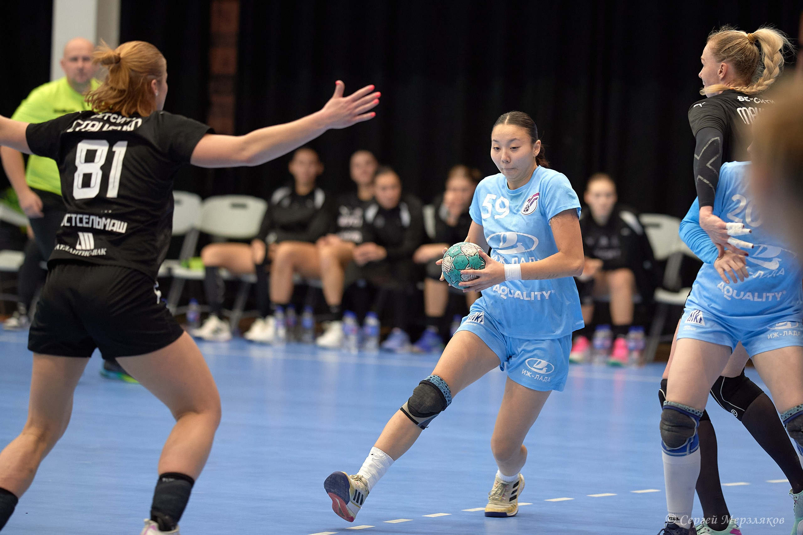 Гандбол. OLIMPBET Суперлига. «Университет» — «Ростов-Дон». Спортивный репортажный фотограф в Ижевске Сергей Мерзляков