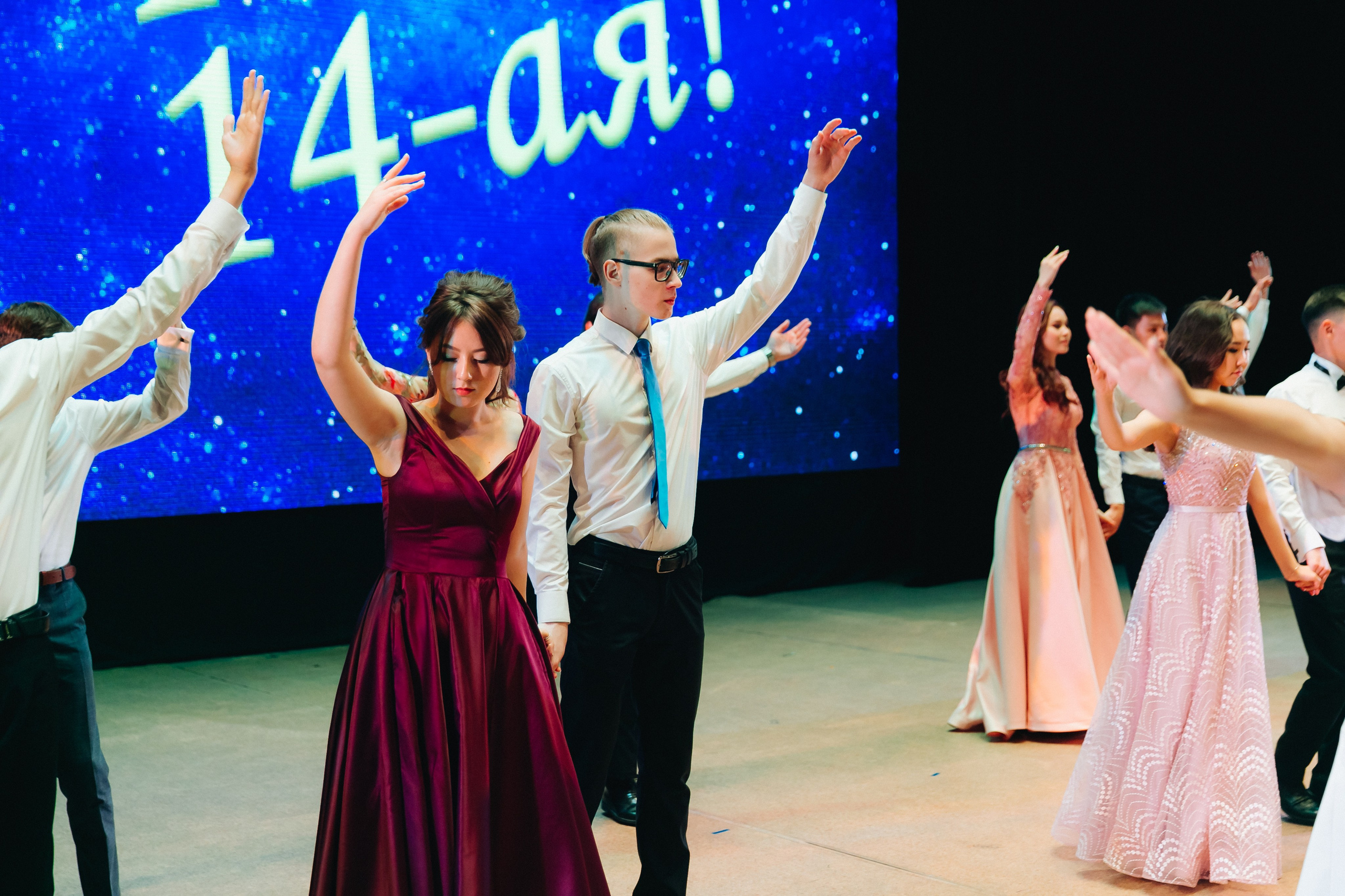 Вручение аттестатов 14 Гимназия. Свадебный и семейный фотограф в Улан-Удэ