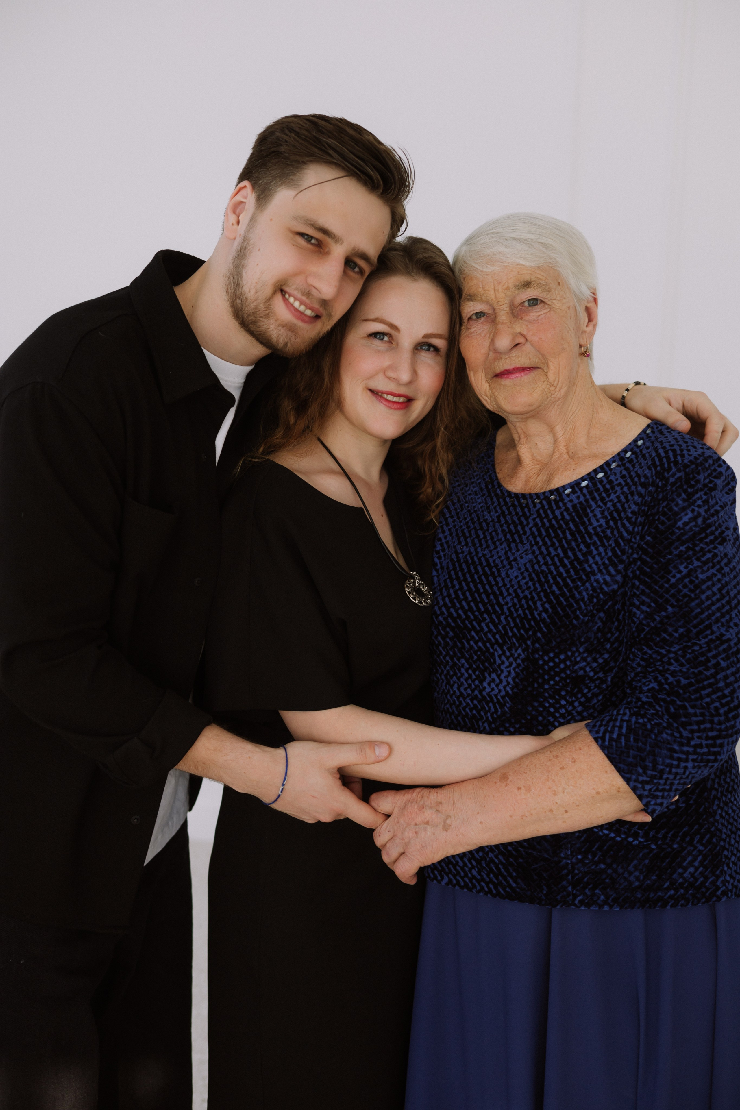 Студийная. Большая семья. Фотограф Уфа Башкирия Мухаметянова Алина. Свадебный семейный портретный