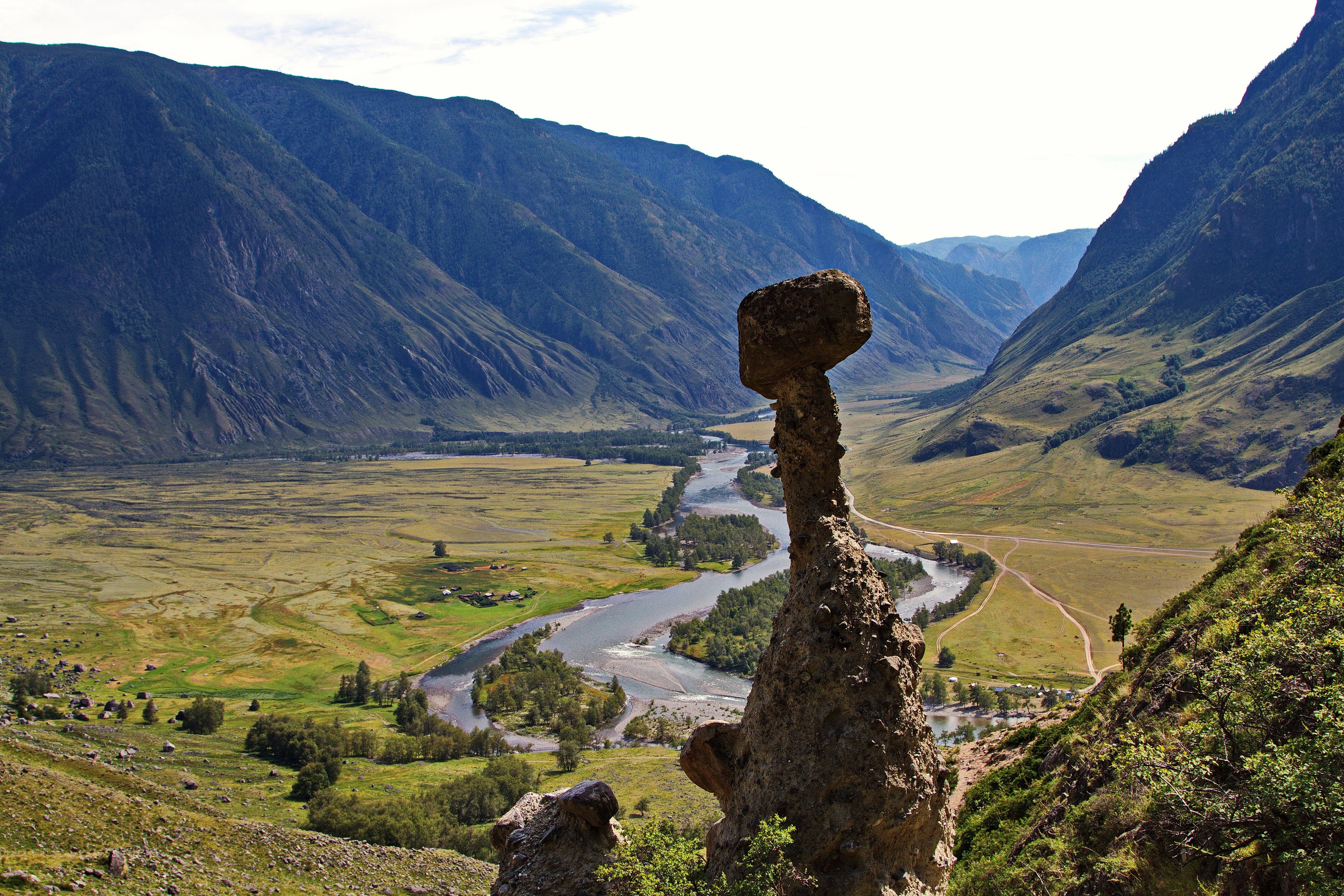 Долина реки Чулышман и дорога к ней по Улаганскому тракту