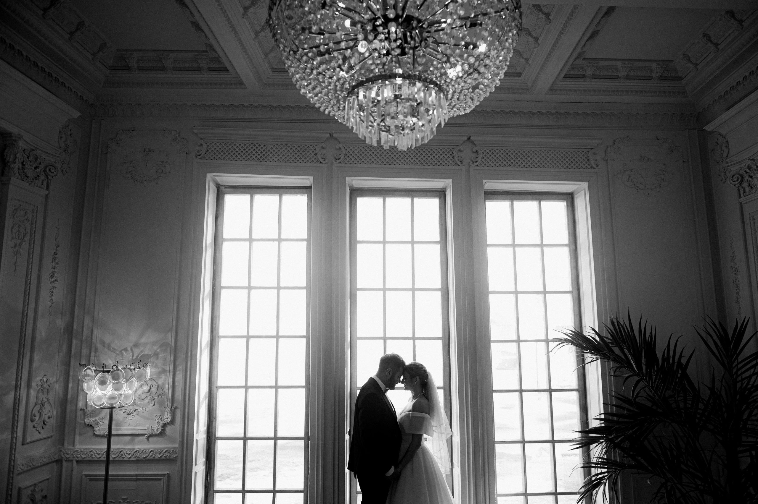 Регистрация брака и фотосессия в Особняке Royal. Свадебный фотограф Москва — Сергей и Татьяна