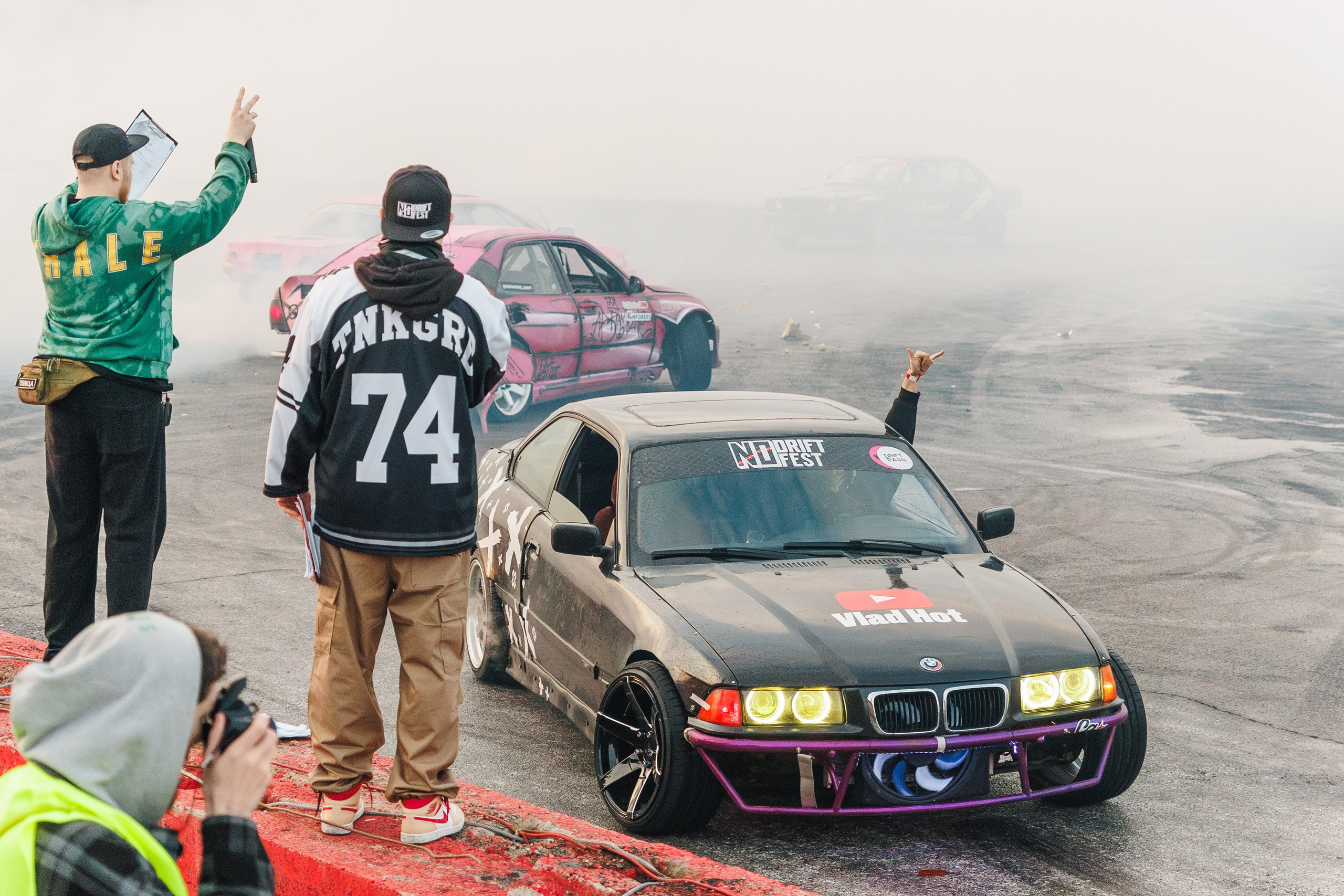 Выставка и дрифт машин. Репортажный фотограф. Москва. Алина Ланская