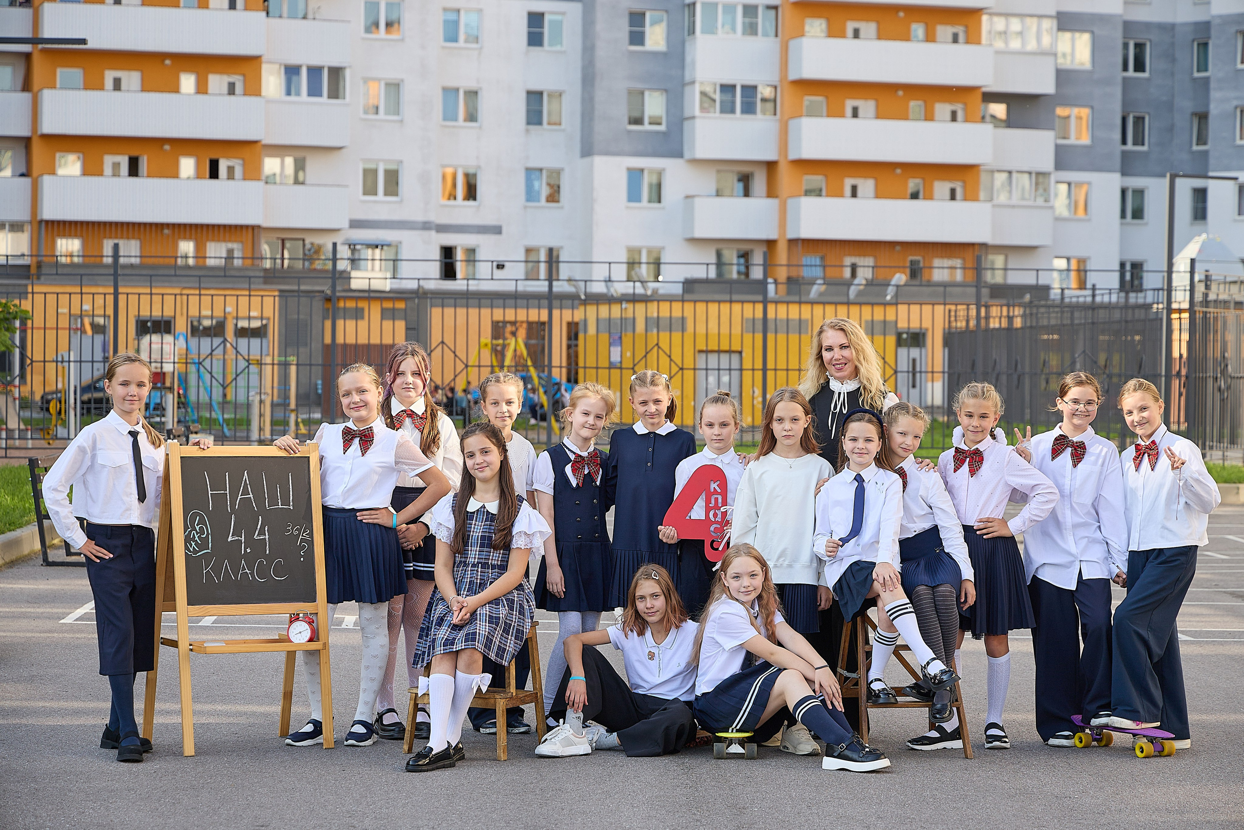 Осенняя съёмка около школы. Школьный фотограф в Санкт-Петербурге Бочарова Ольга