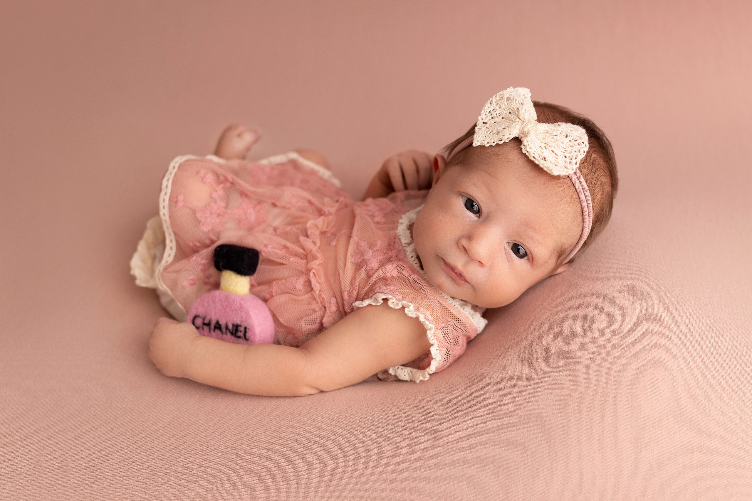 Классическая фотосессия малыша. Фотограф новорожденных малышей в Омске и Омской области Эльвира Камаева