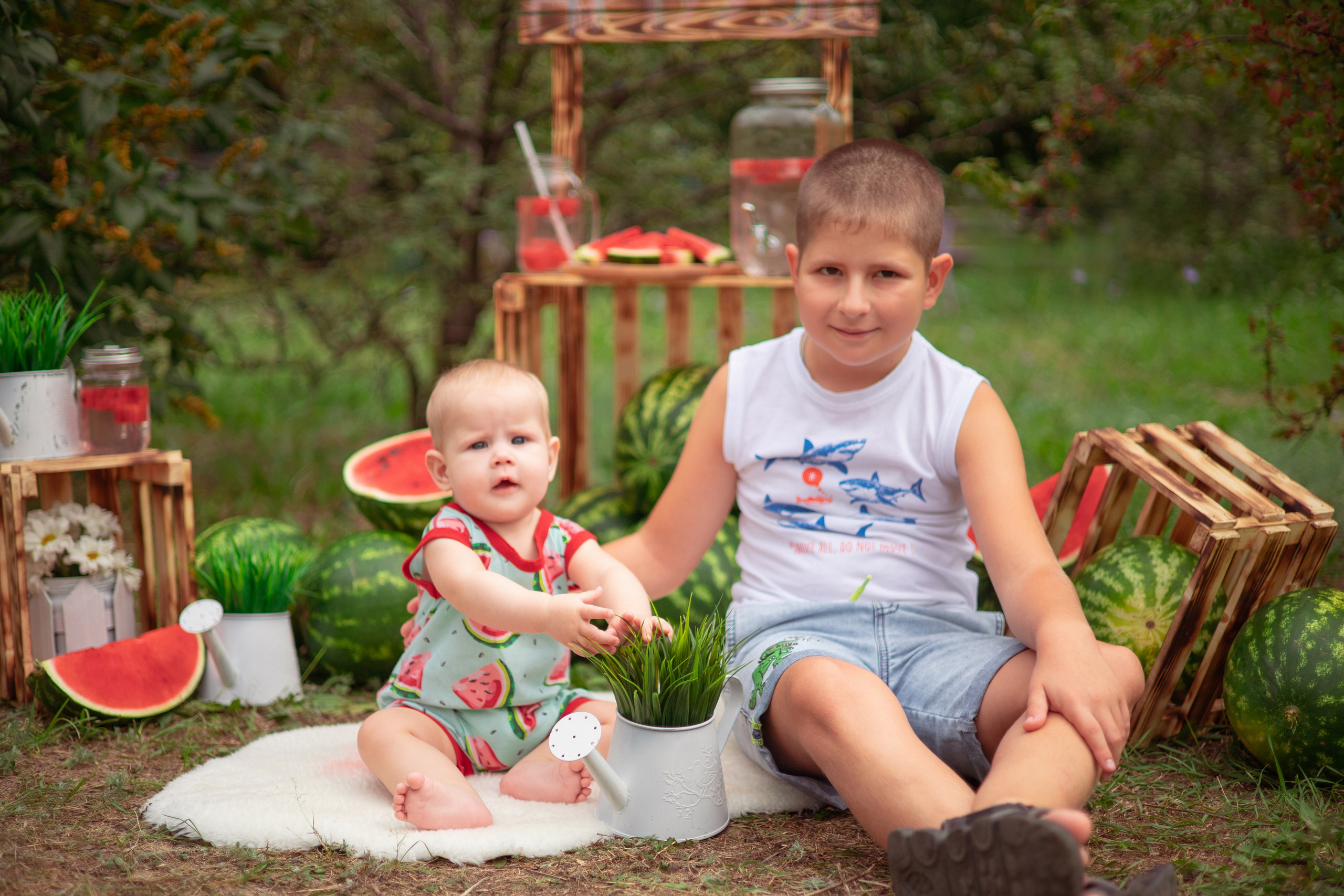 Тимофей и Даша арбузы. Семейный и детский фотограф в Михайловке Татьяна Лестьева
