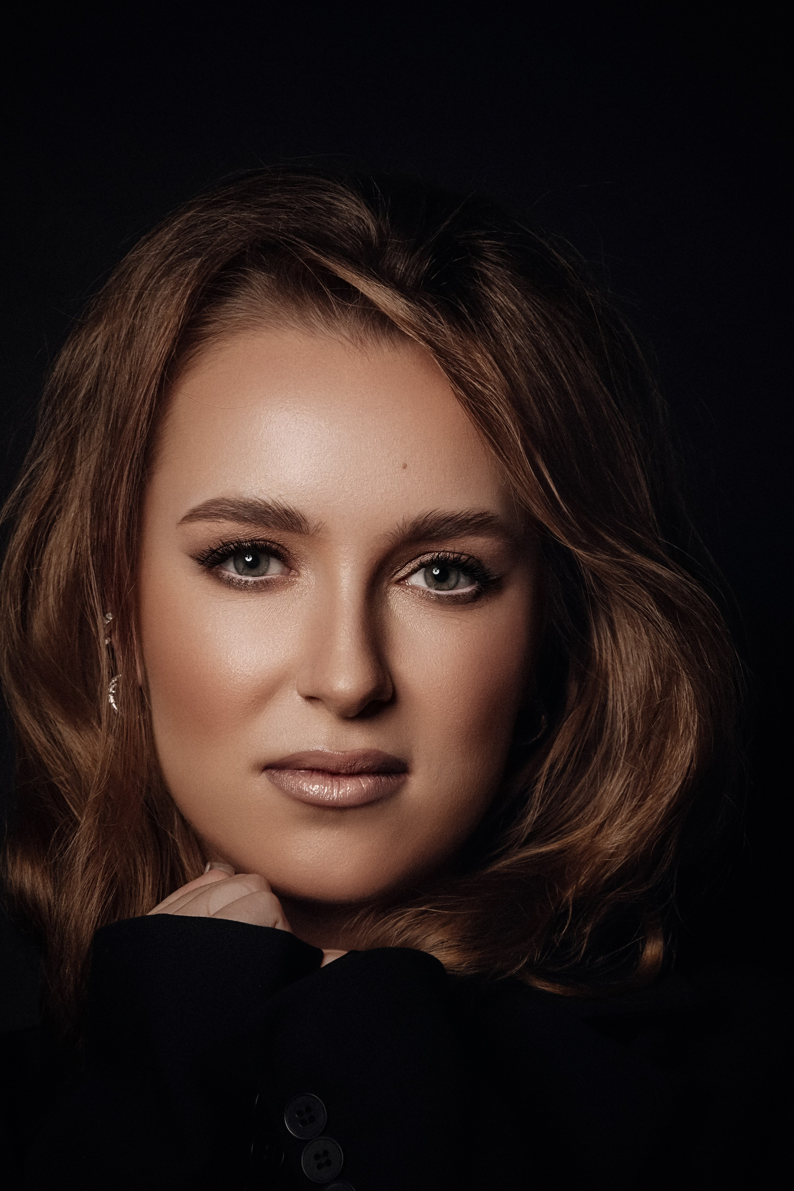 портрет женское лицо