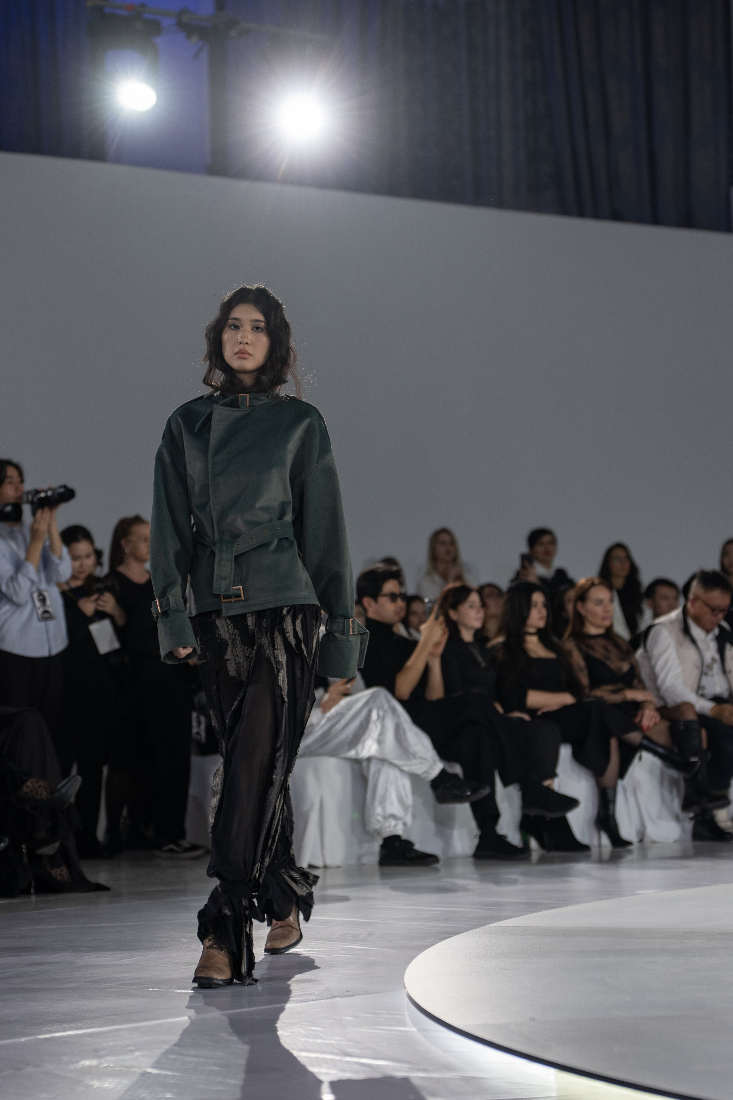 Design August. Сайт Алматинского НЮ АРТ, будуар и фэшн фотографа Дениса Карпенко