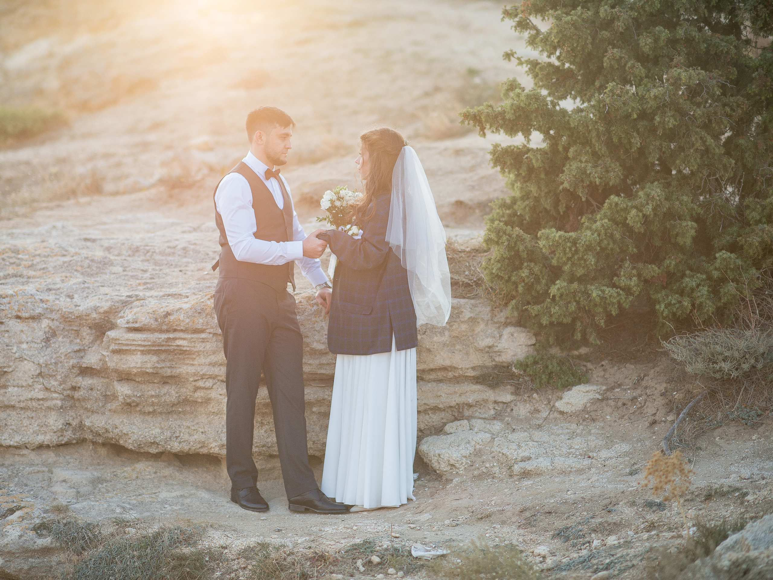 Фотосессия и фотопрогулки для влюбленных для пар, семей и молодоженов на Фиоленте