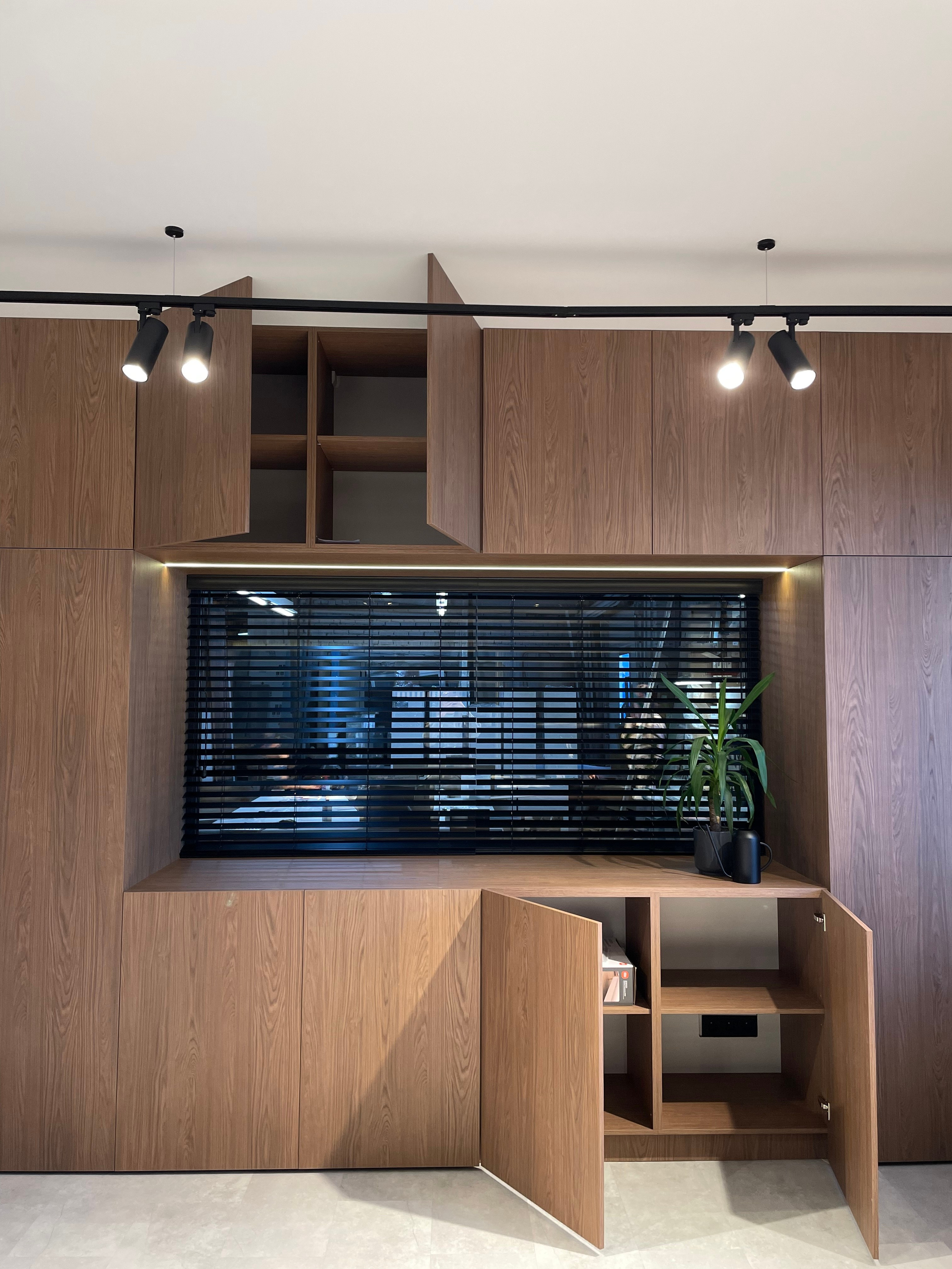 Офис производства FILLINI. Мебель на заказ