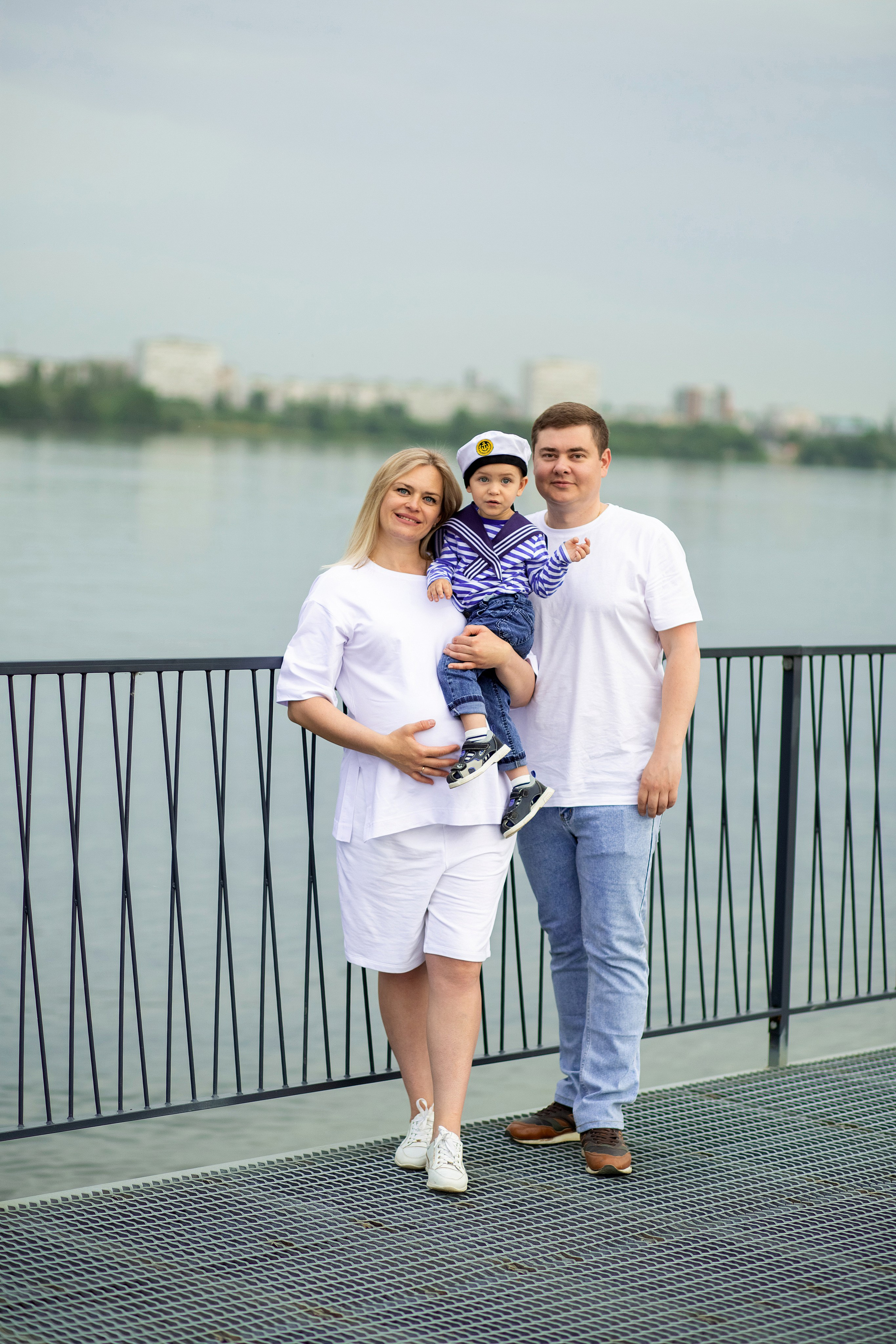 Семейная фотосессия — прогулка по набережной. Вера Соколова фотограф Воронеж