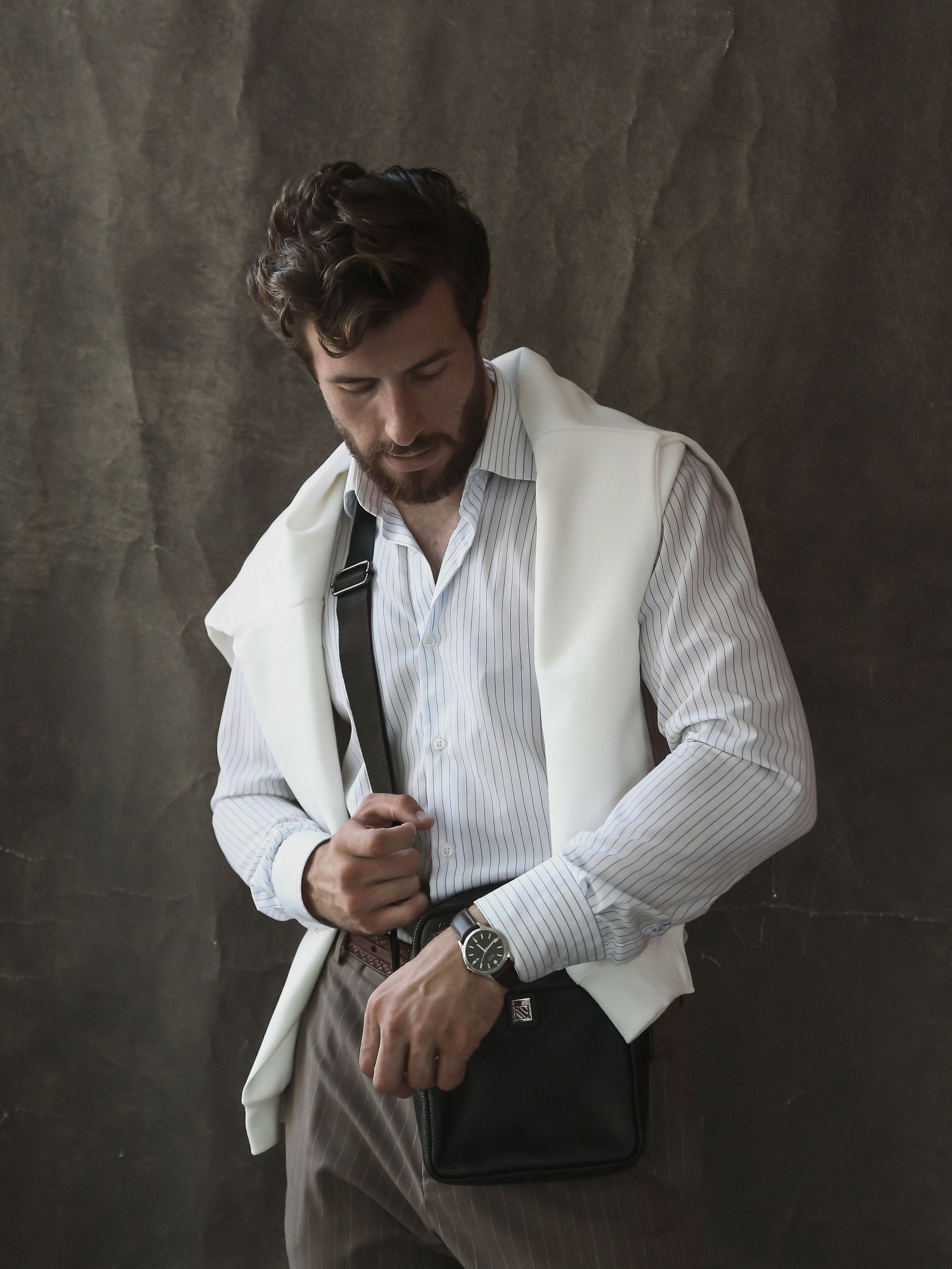 Коммерческая фотосессия мужских сумок для маркетплейсов и социальных сетей. Fashion фотограф в Санкт-Петербурге Савинова Ирина