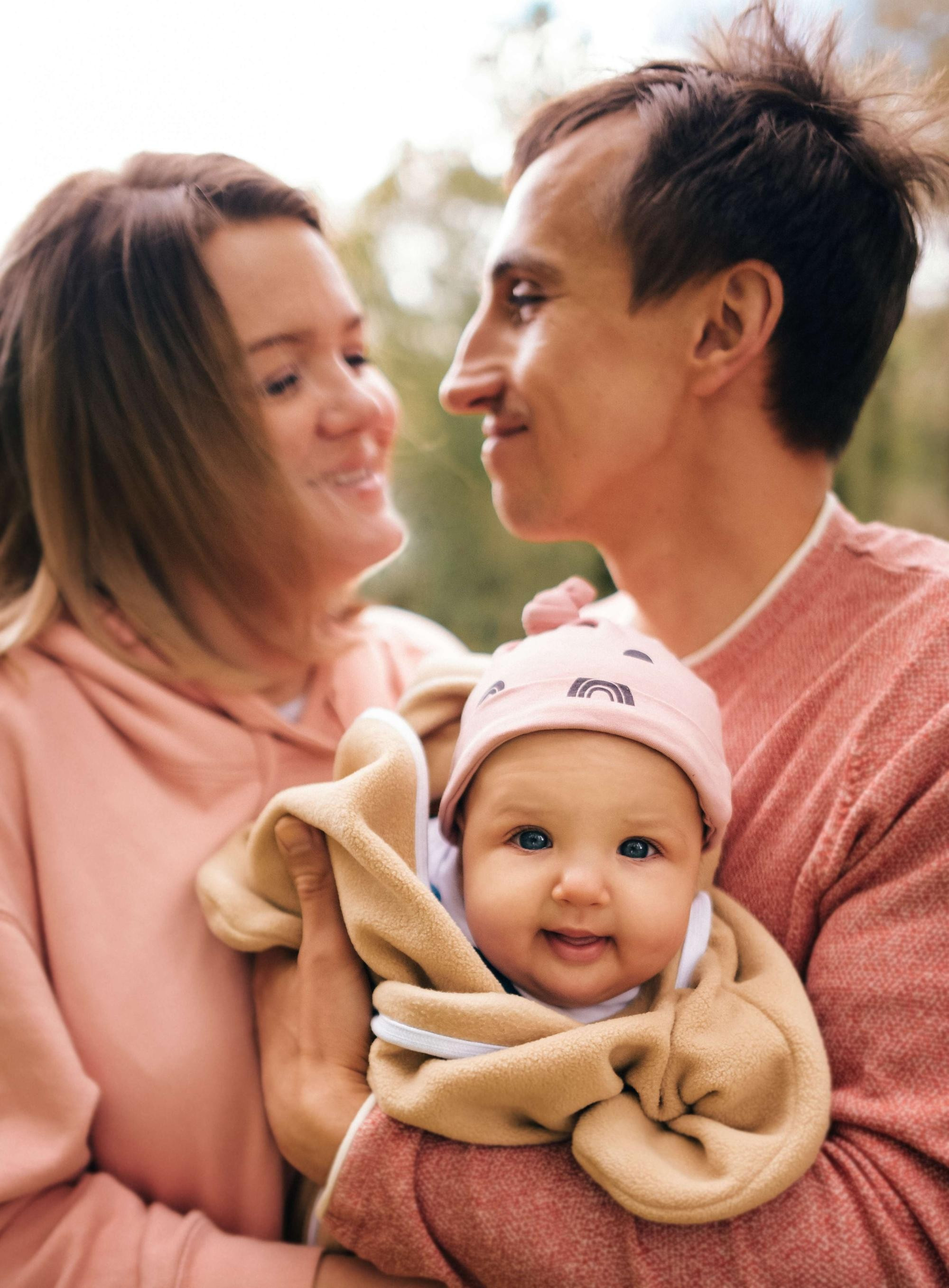 Фососессия в Лопухинском саду. Мирослава Сергей и Светлана. Семейный и свадебный фотограф в Санкт-Петербурге Яна