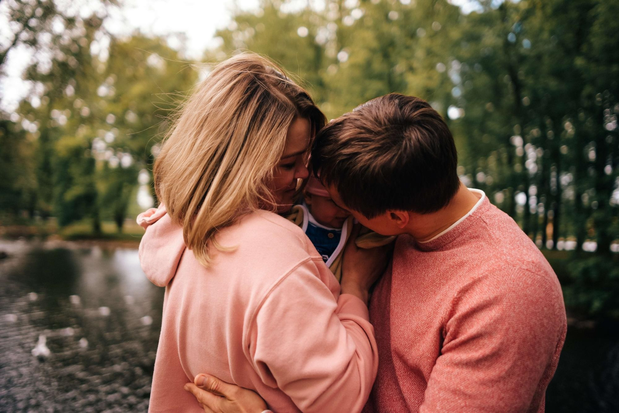 Фососессия в Лопухинском саду. Мирослава Сергей и Светлана. Семейный и свадебный фотограф в Санкт-Петербурге Яна