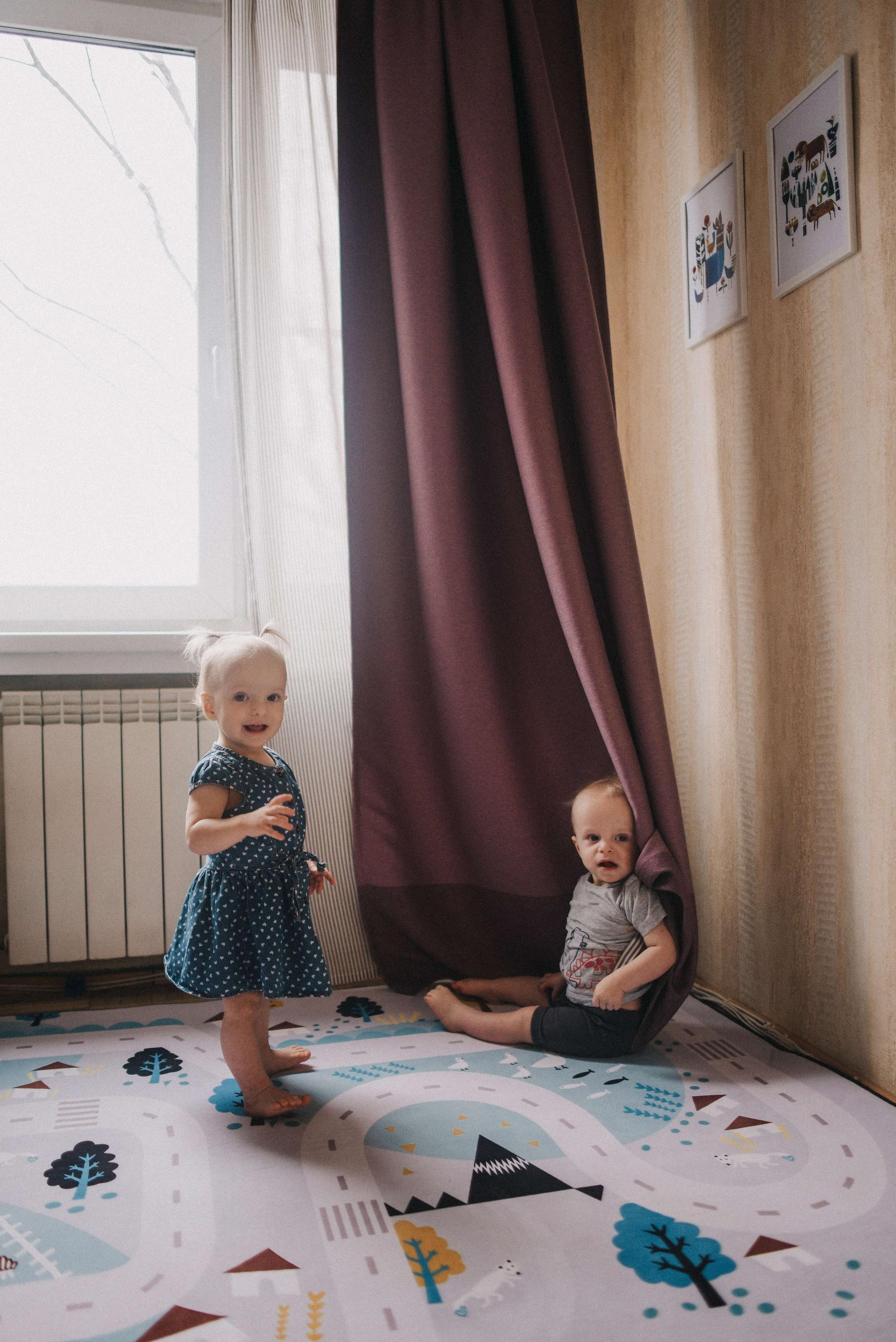 Двойняшки Леня и Ася с бабушкой. Семейный и свадебный фотограф в Санкт-Петербурге Яна