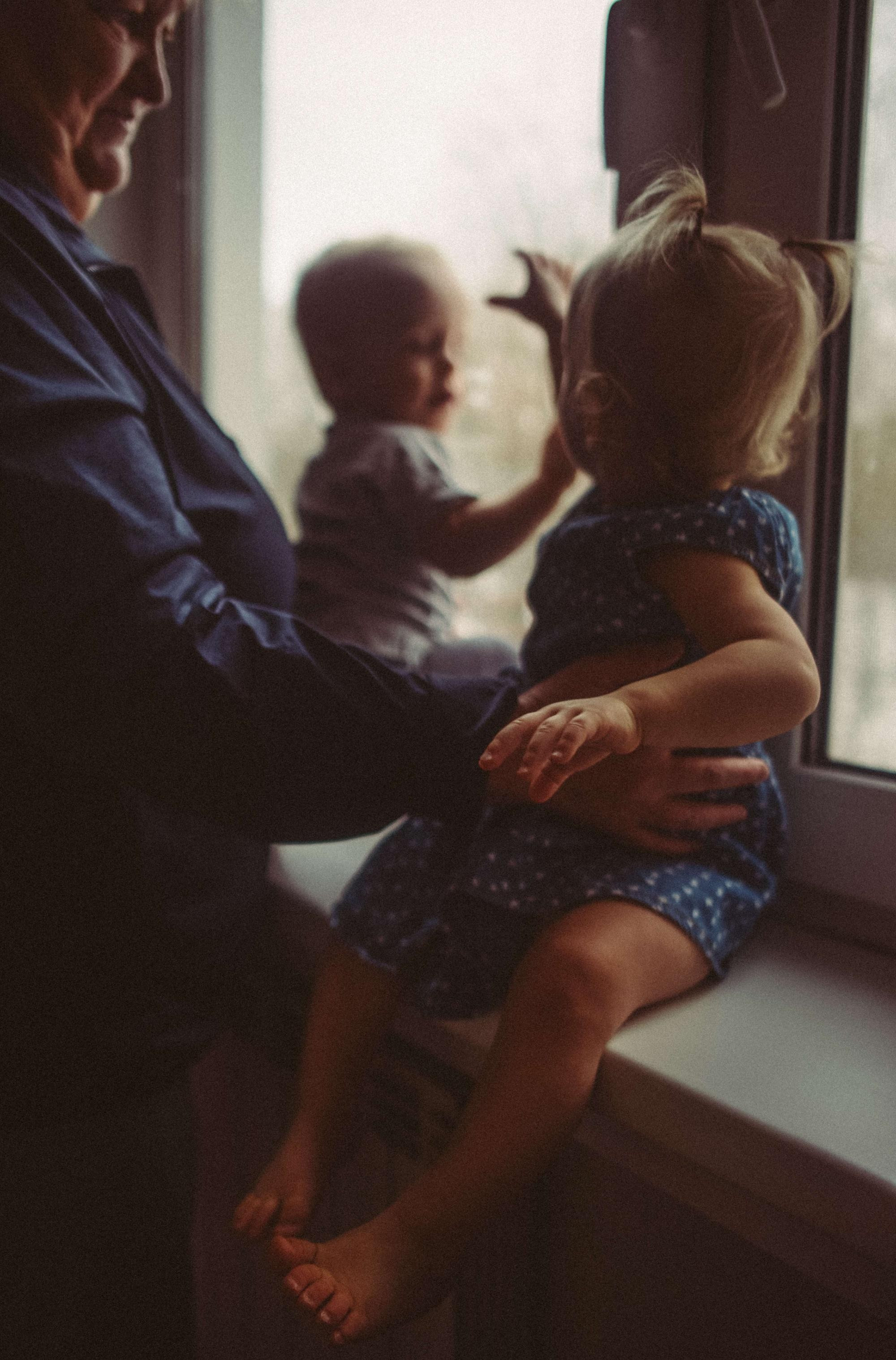 Двойняшки Леня и Ася с бабушкой. Семейный и свадебный фотограф в Санкт-Петербурге Яна