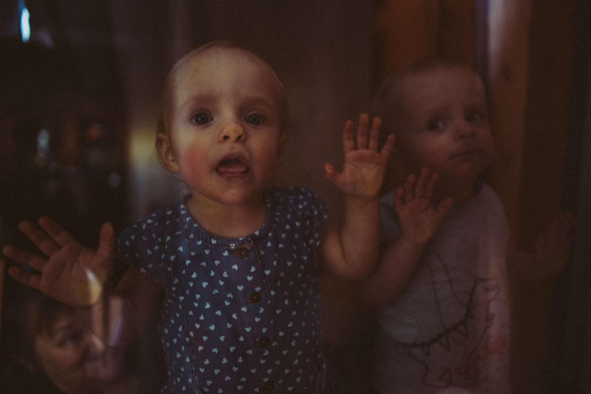 Двойняшки Леня и Ася с бабушкой. Семейный и свадебный фотограф в Санкт-Петербурге Яна