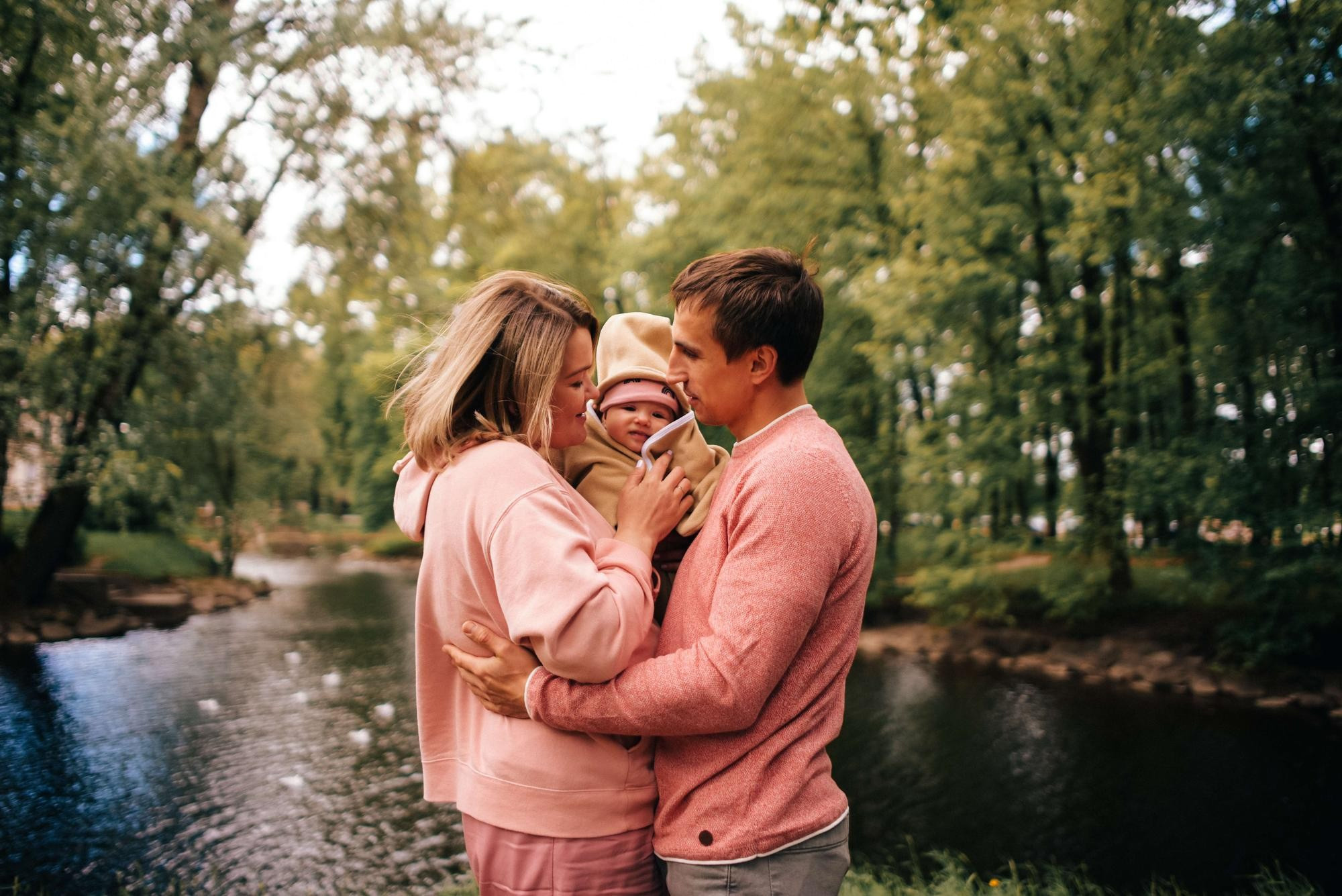 Фососессия в Лопухинском саду. Мирослава Сергей и Светлана. Семейный и свадебный фотограф в Санкт-Петербурге Яна