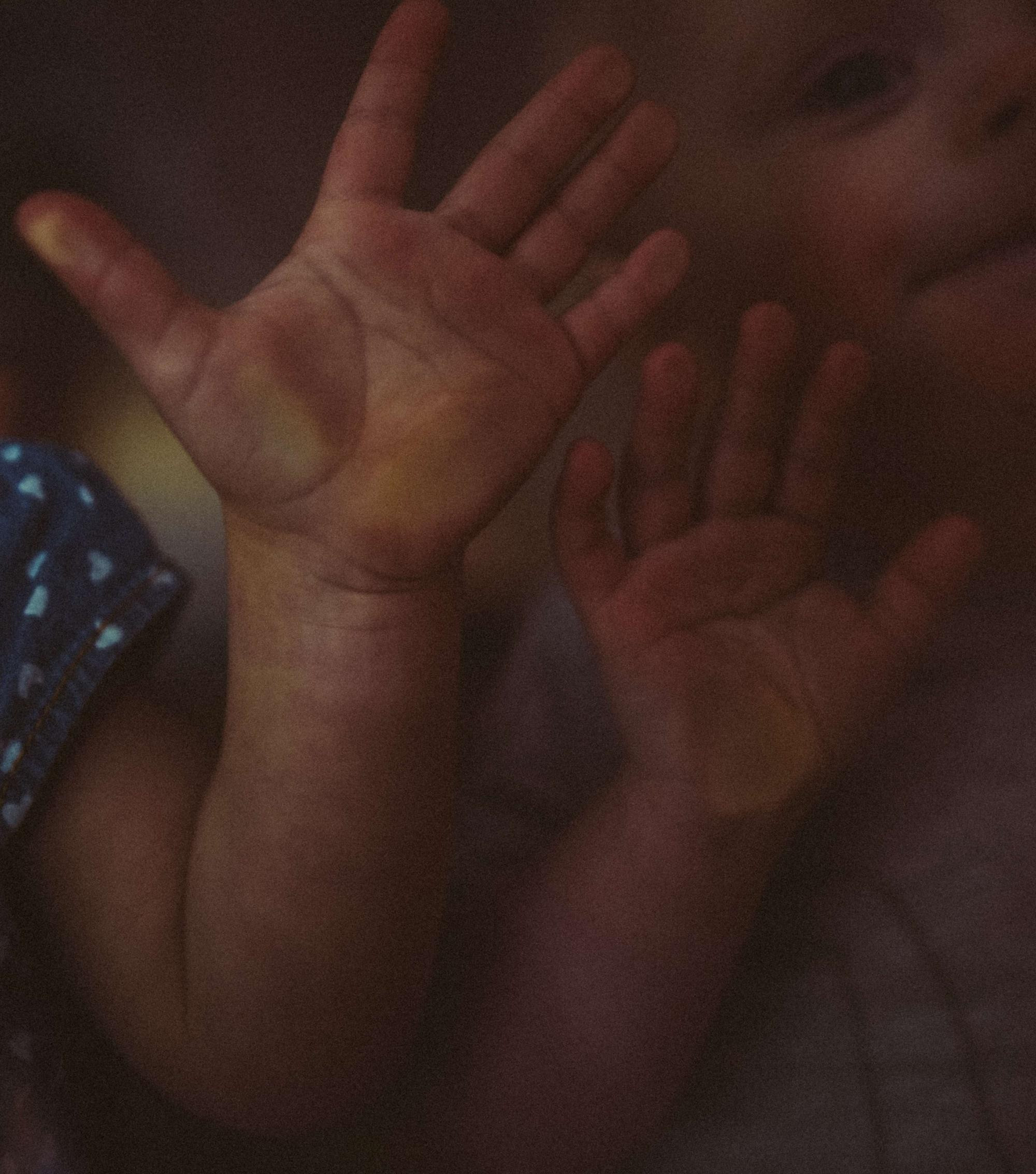 Двойняшки Леня и Ася с бабушкой. Семейный и свадебный фотограф в Санкт-Петербурге Яна