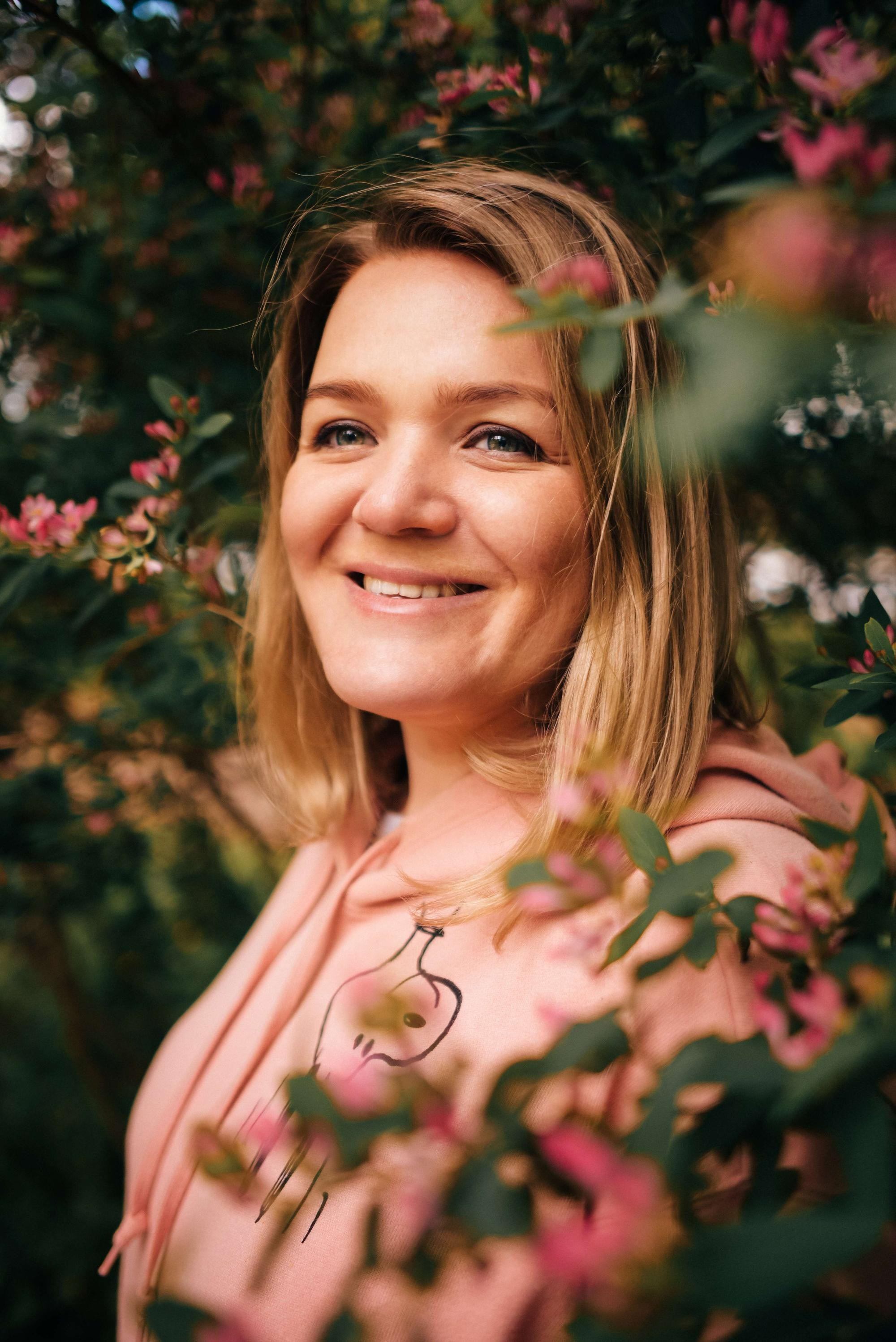 Фососессия в Лопухинском саду. Мирослава Сергей и Светлана. Семейный и свадебный фотограф в Санкт-Петербурге Яна