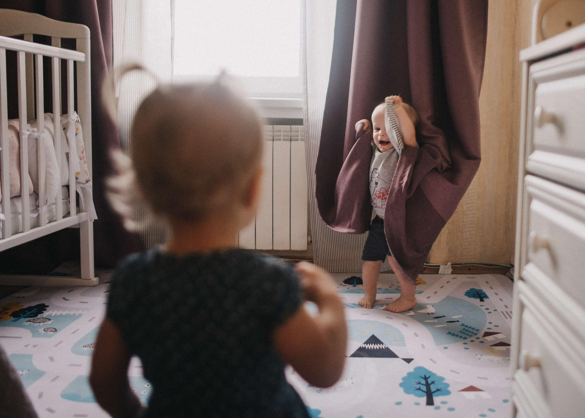 Двойняшки Леня и Ася с бабушкой. Семейный и свадебный фотограф в Санкт-Петербурге Яна