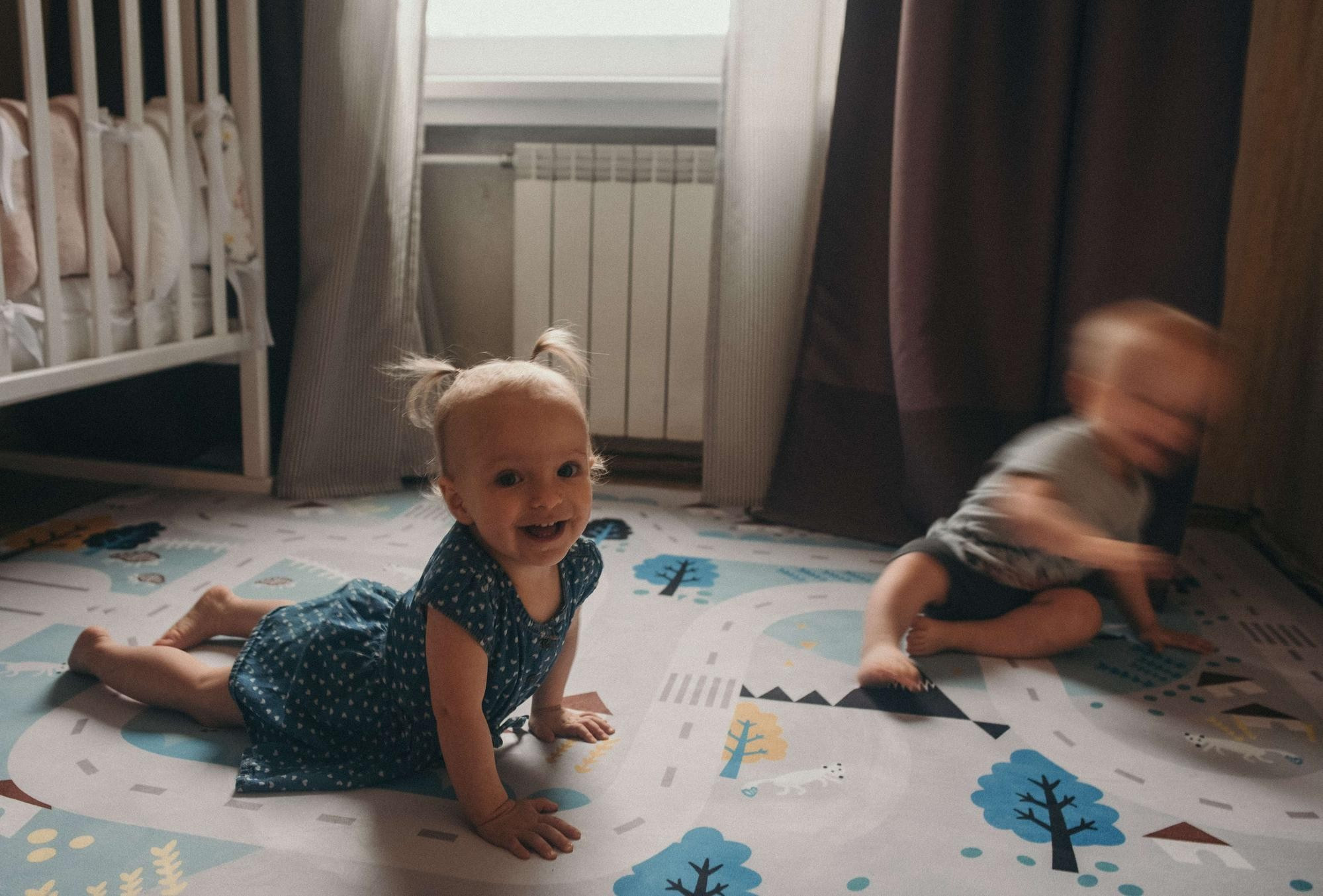 Двойняшки Леня и Ася с бабушкой. Семейный и свадебный фотограф в Санкт-Петербурге Яна