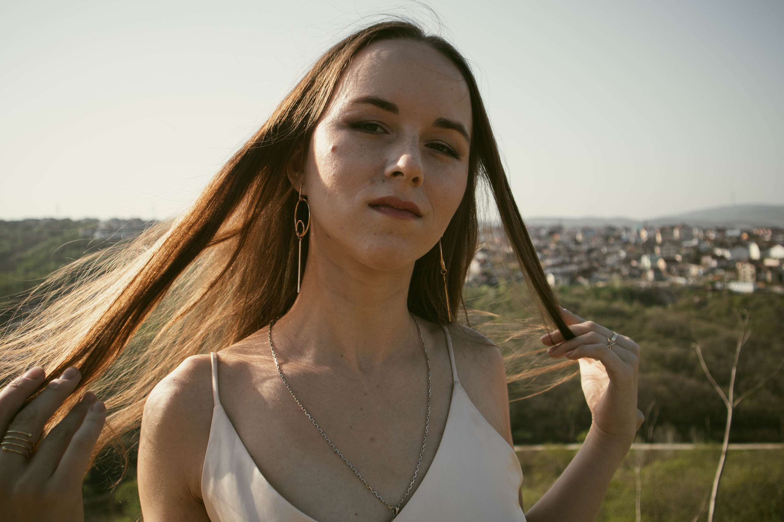 «Деревья шепчут, горы молчат». Уличный фотограф Города N