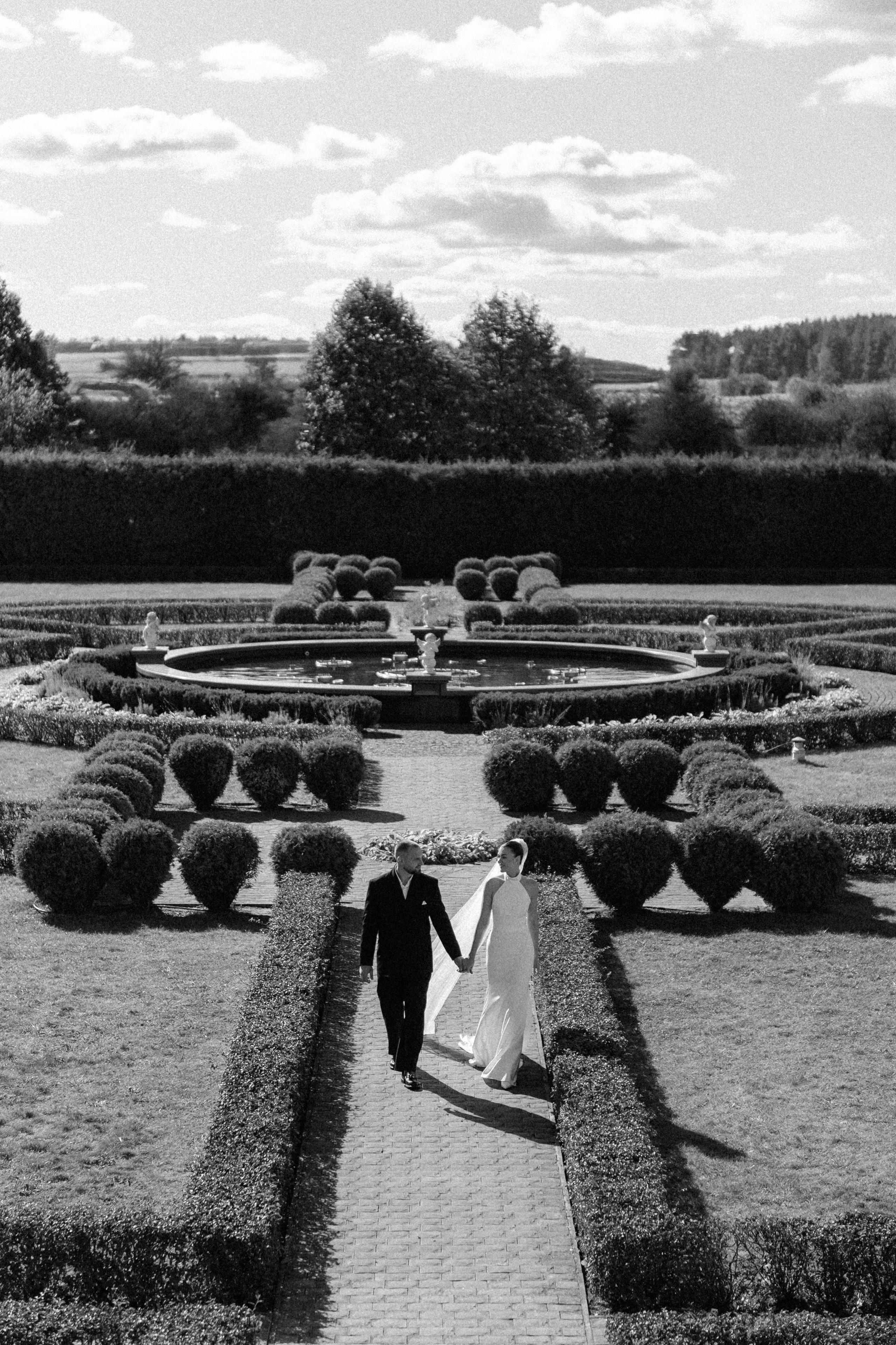 Wedding day in VERSAL PARK. Wedding PHOTOGRAPHER Andrew Vnukov