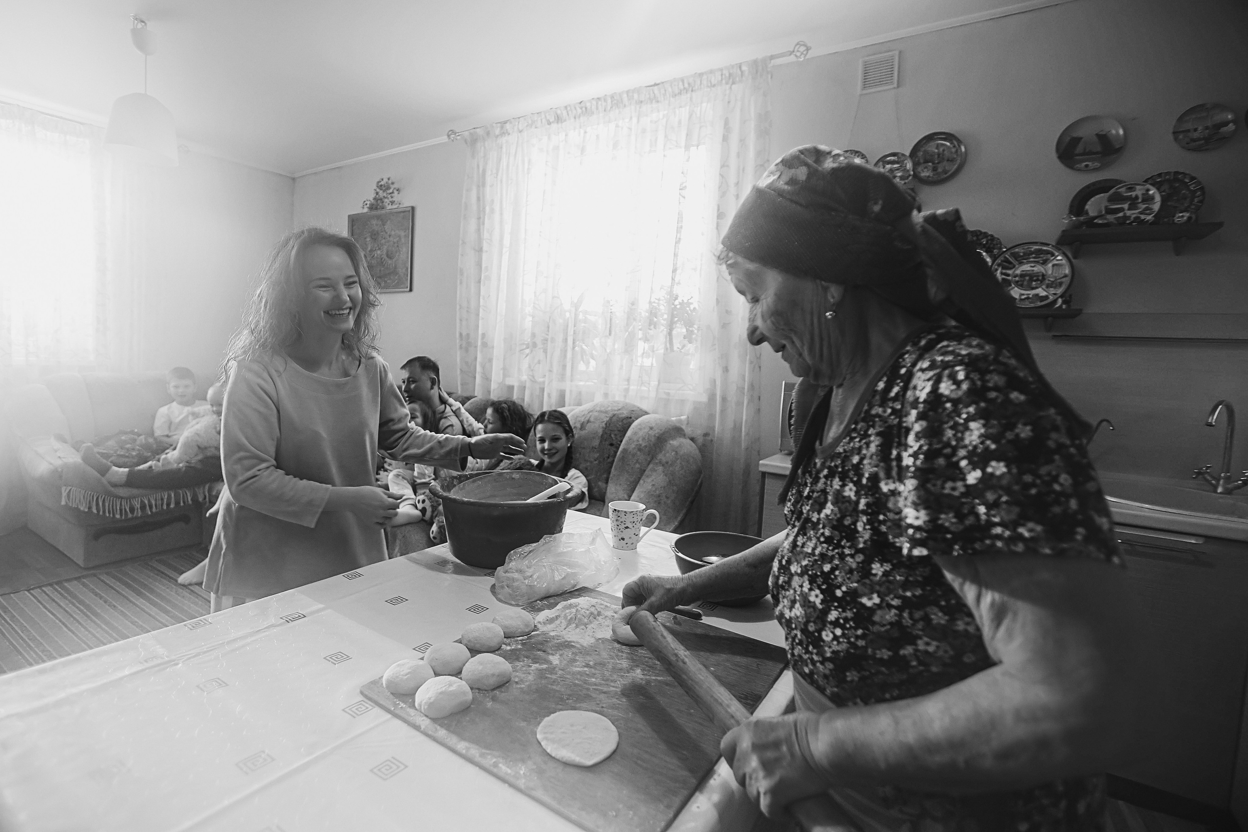 Большая семья репортаж. Семейный фотограф Тюмень, фотограф на роды Салмина Мария