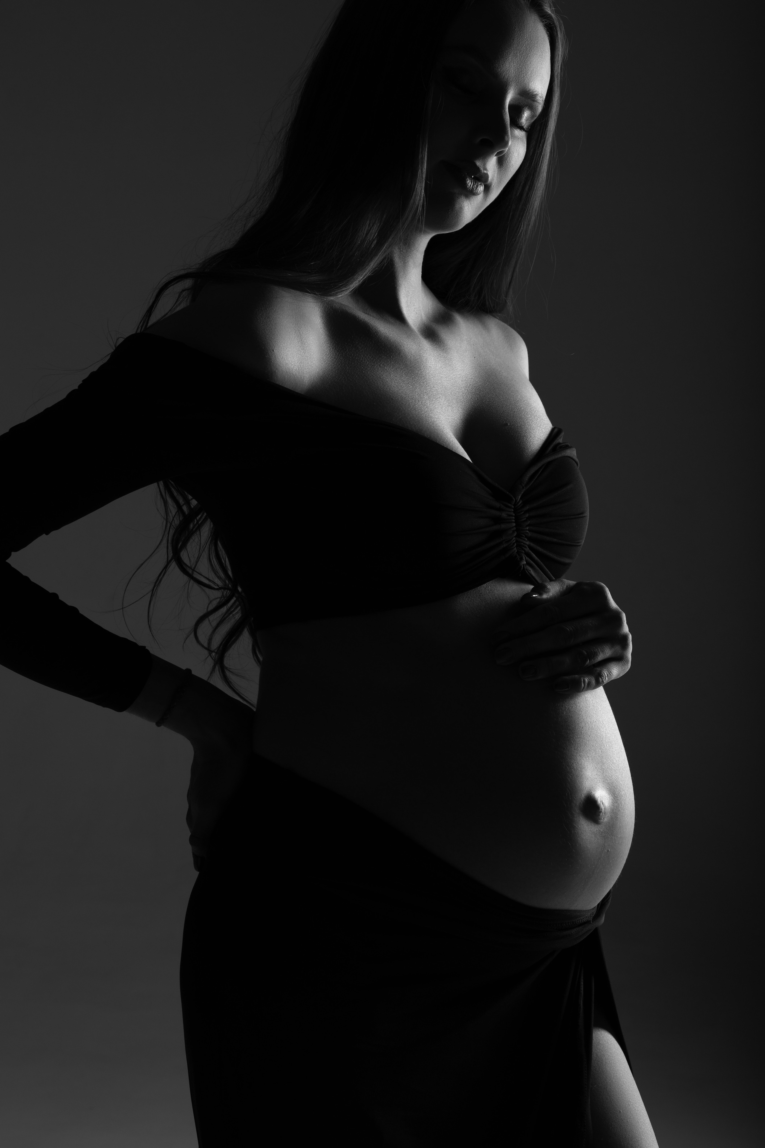 Фотосессия беременности, минимализм, циклорама