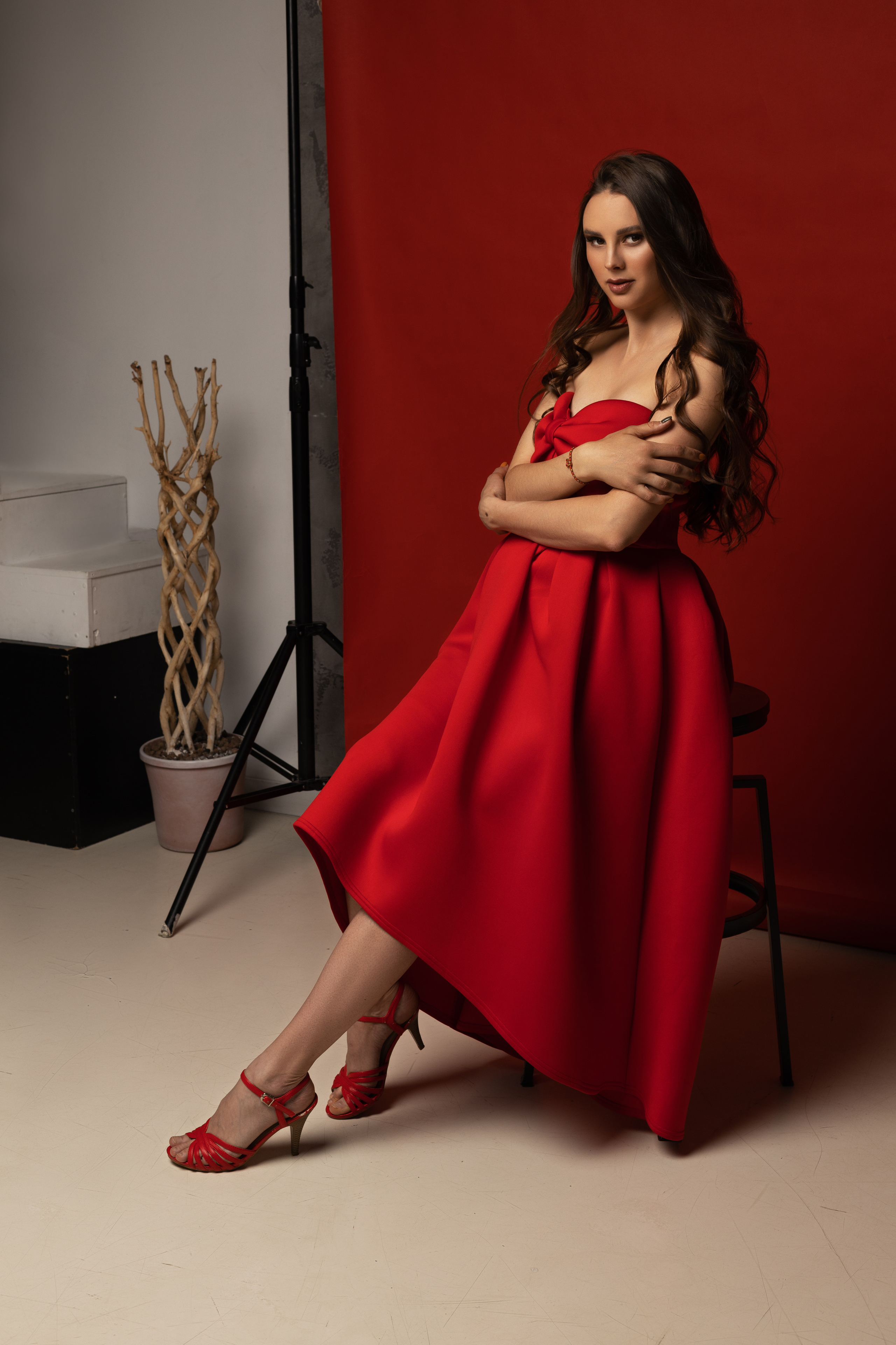 Фотосессия беременности, минимализм, циклорама