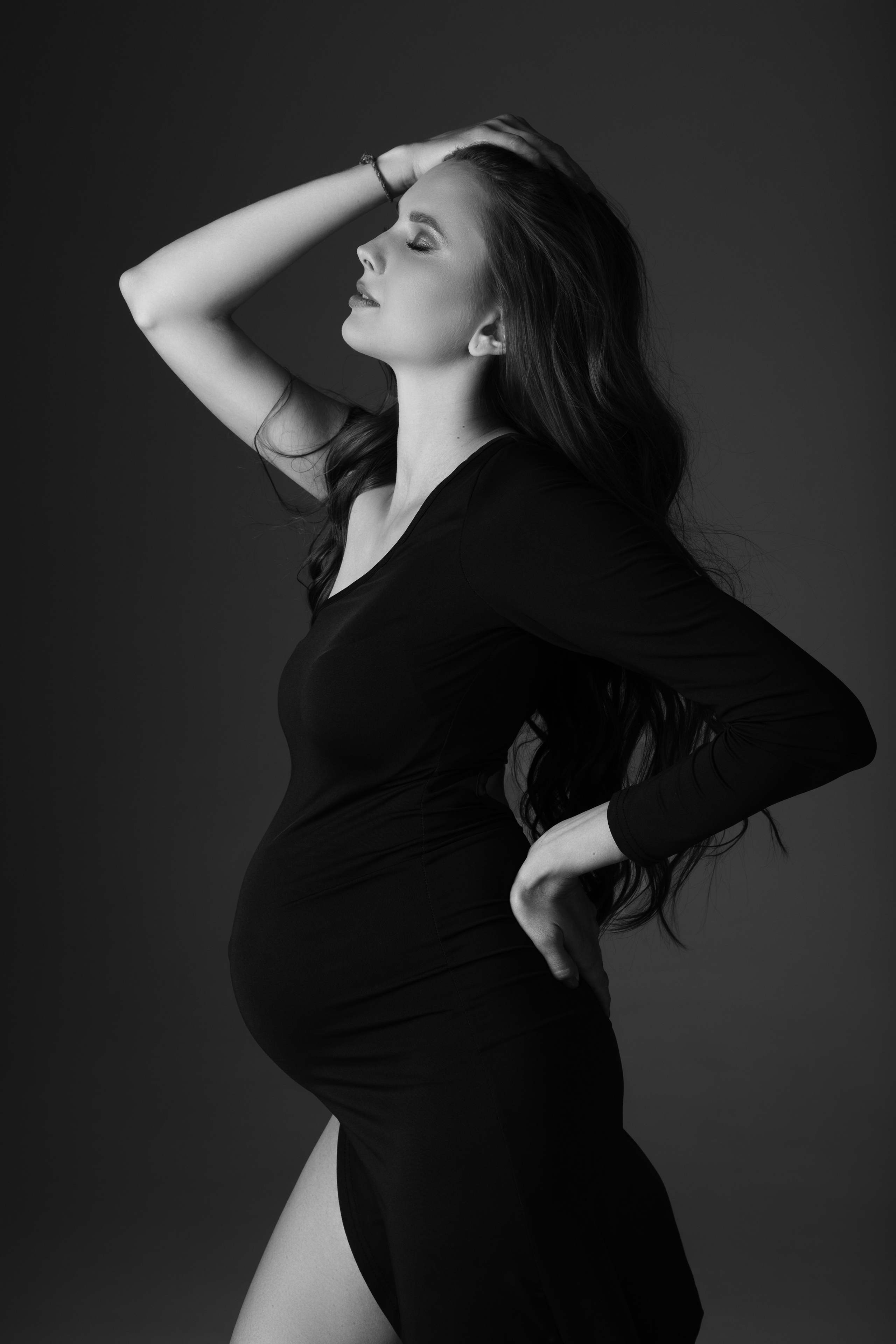 Фотосессия беременности, минимализм, циклорама