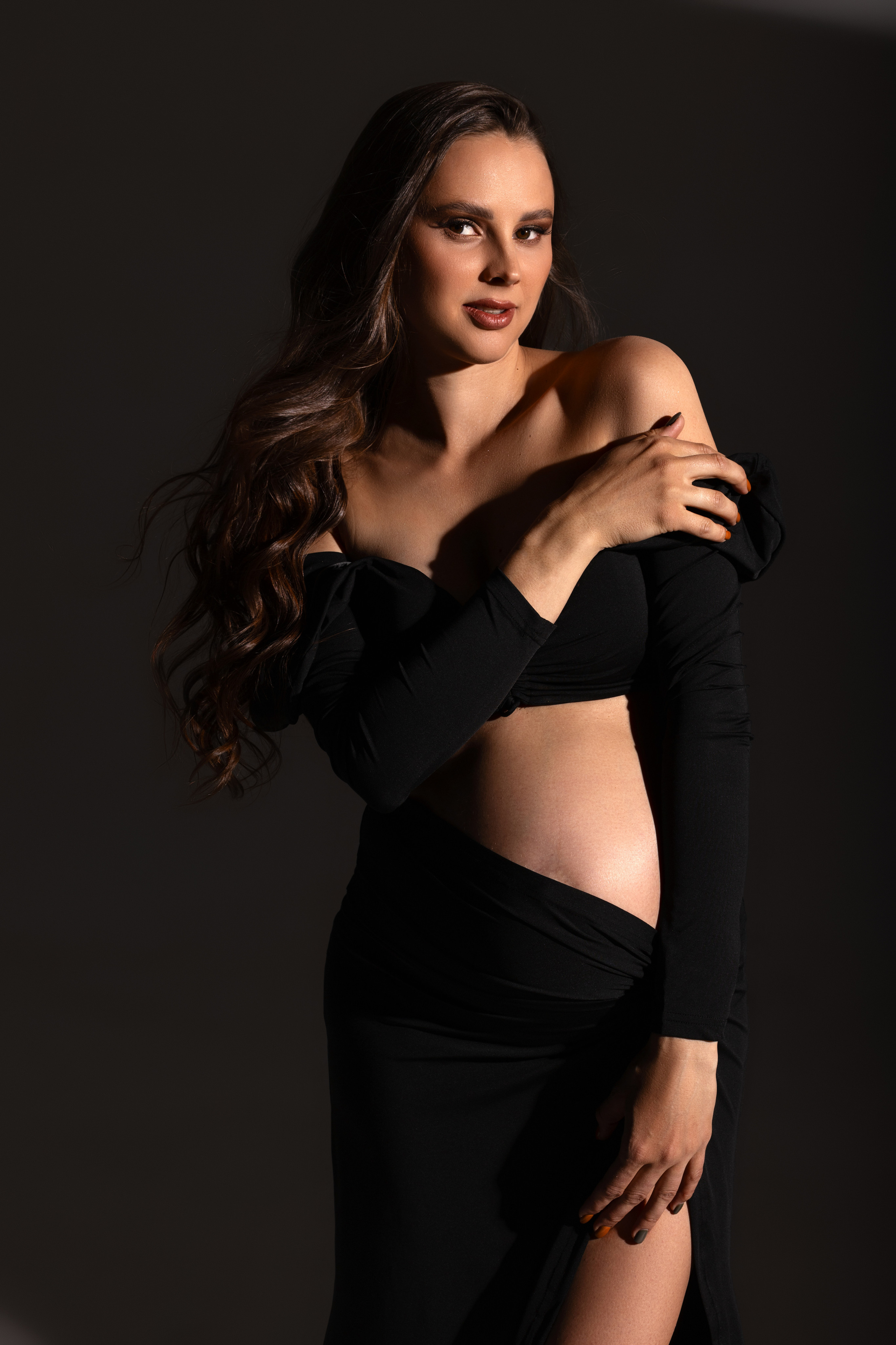 Фотосессия беременности, минимализм, циклорама