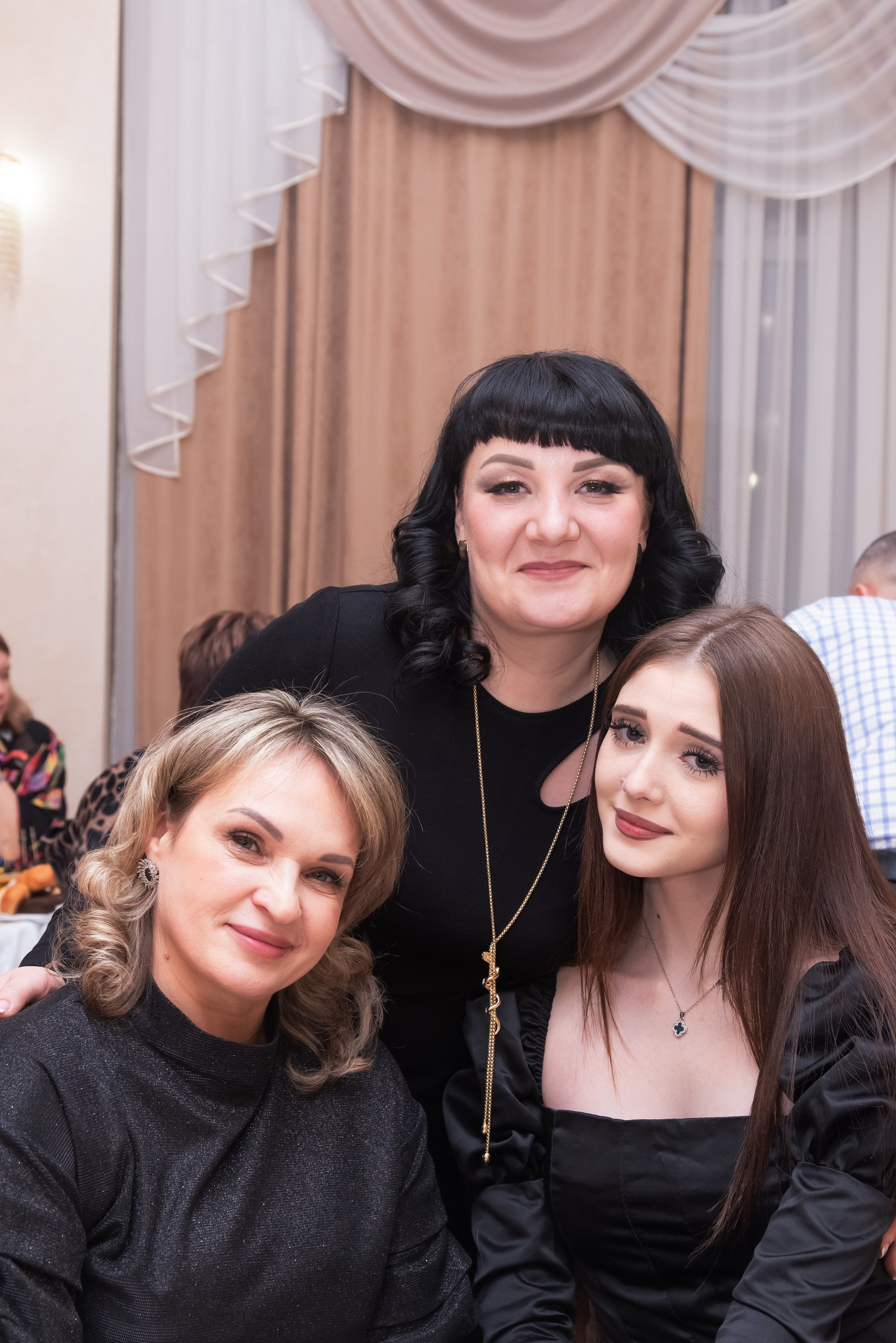 Юбилей Ирины. Ведущая — Наталья Белозерова. Банкетный зал — столовая Радио Завода. Семейный и портретный фотограф Кыштым Челябинск Марина Шигапова