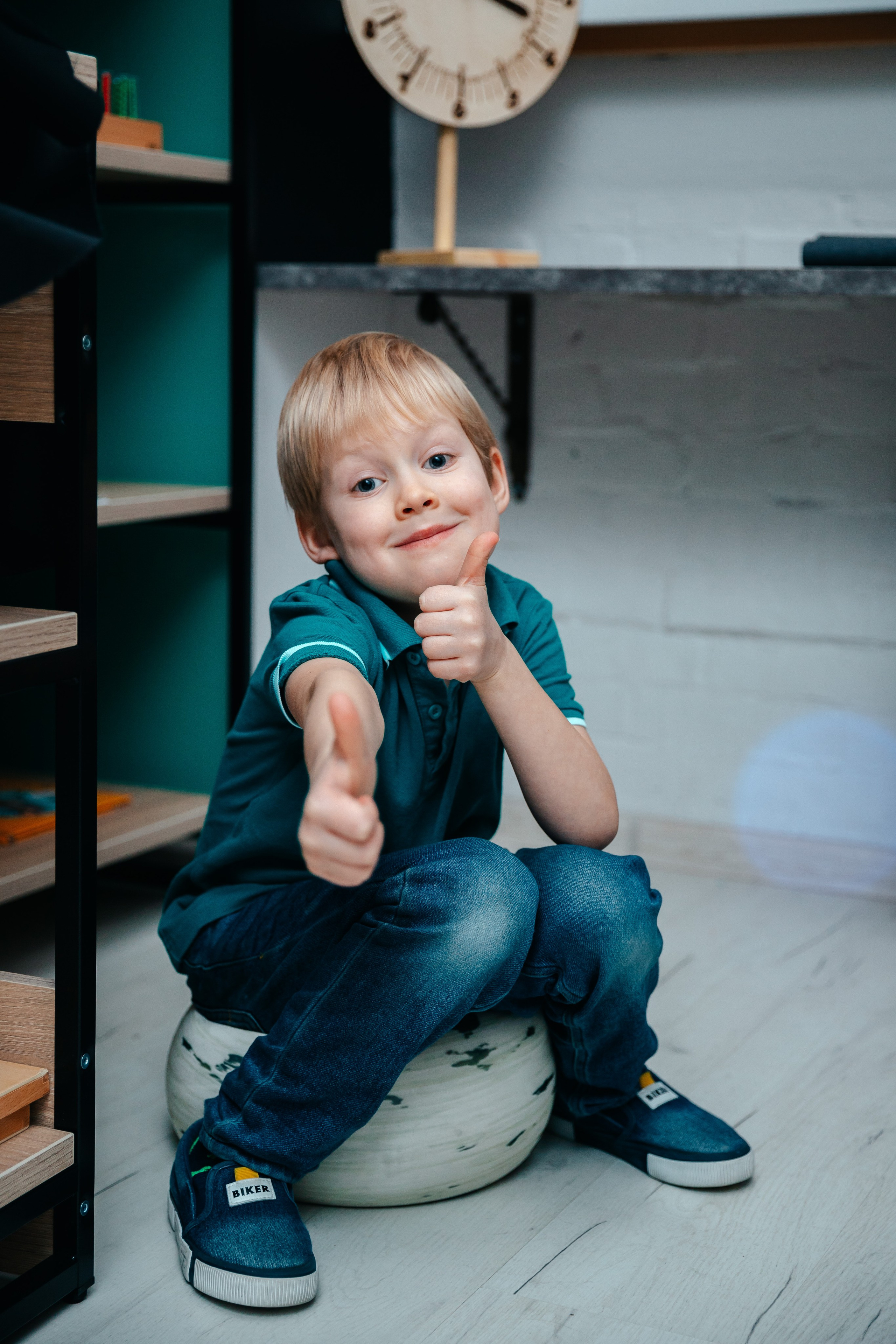 Новогодний утренник в Монтессори-школе. Семейный lifestyle фотограф в Санкт-Петербурге Людмила Пахомова