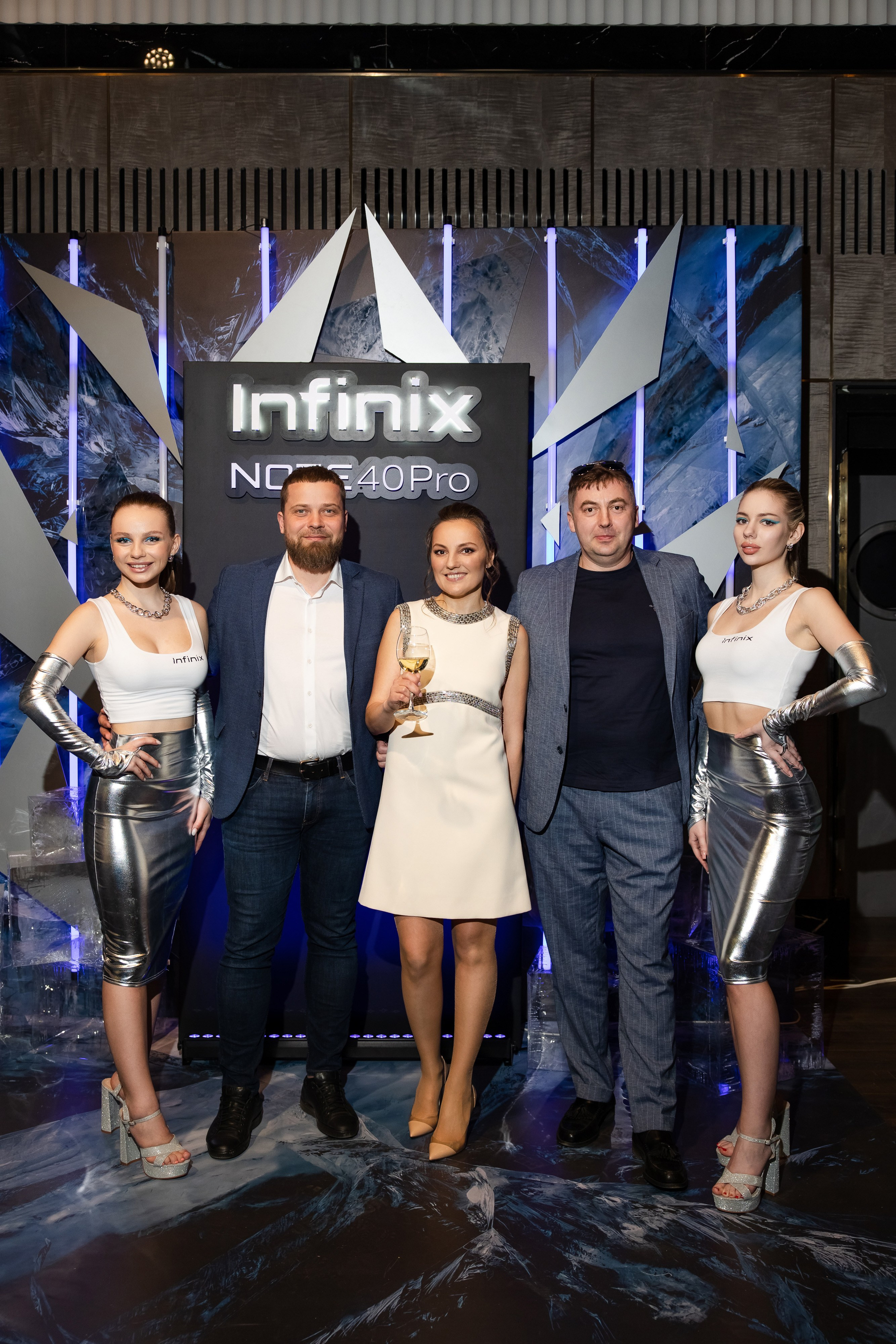 Презентация Infinix. Свадебный репортажный фотограф в Москве