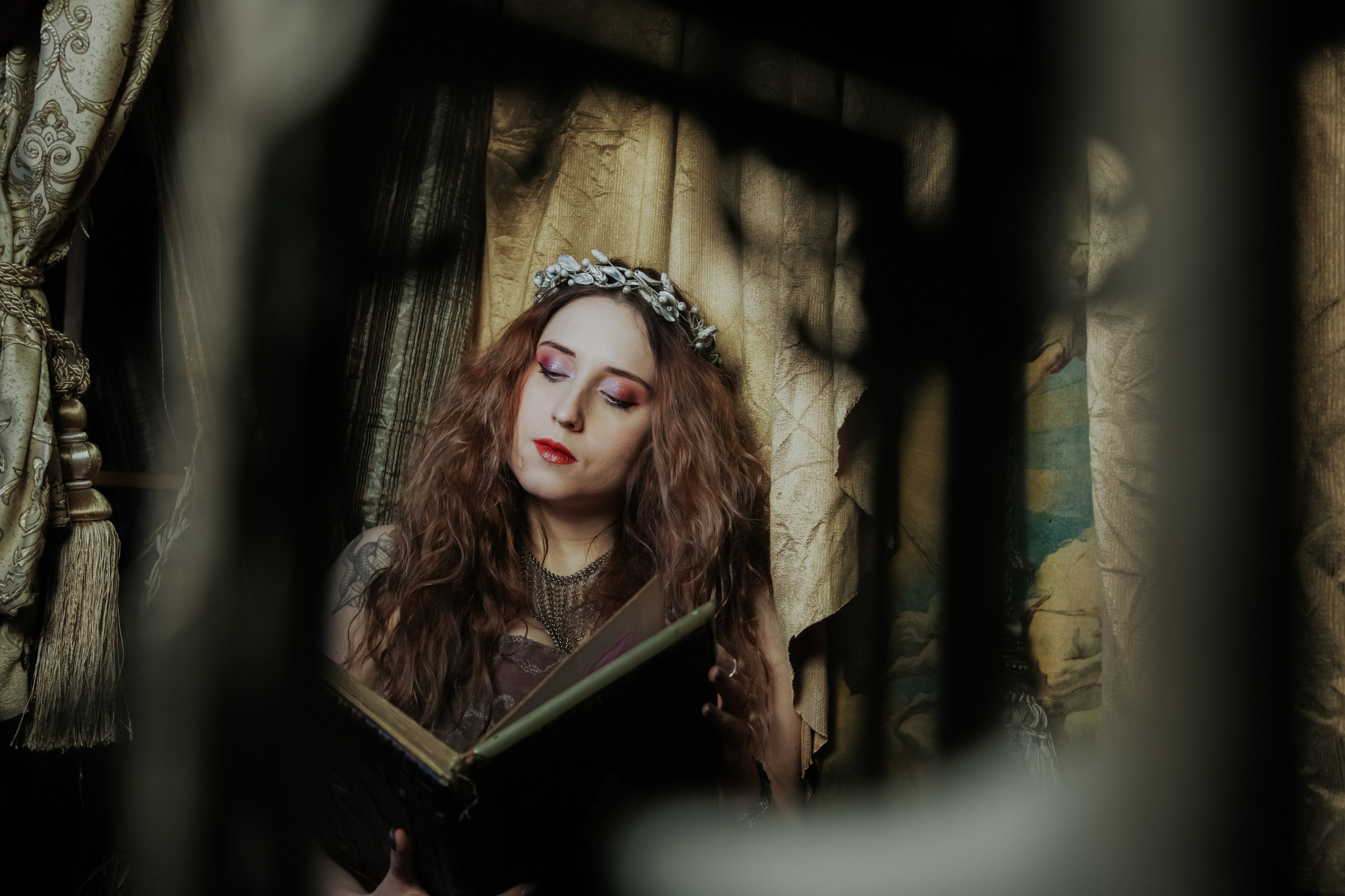 Фотосессия к выходу духов «Неблагой двор». Фотограф Ellairen