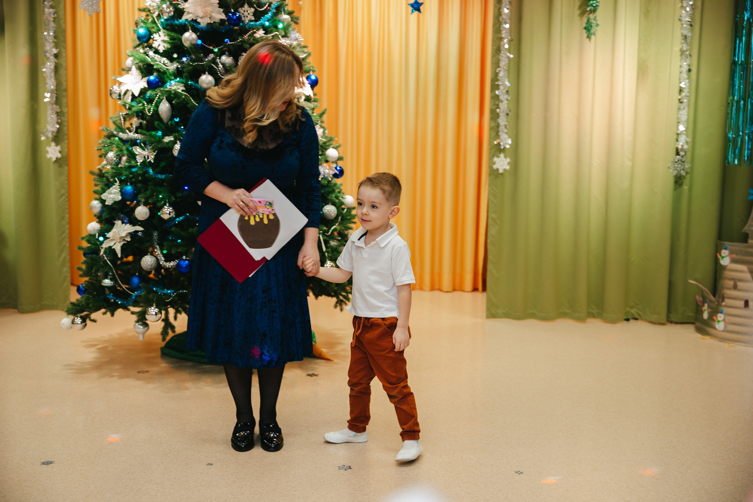 Новогодний утренник в младшей группе. Семейный lifestyle фотограф в Санкт-Петербурге Людмила Пахомова
