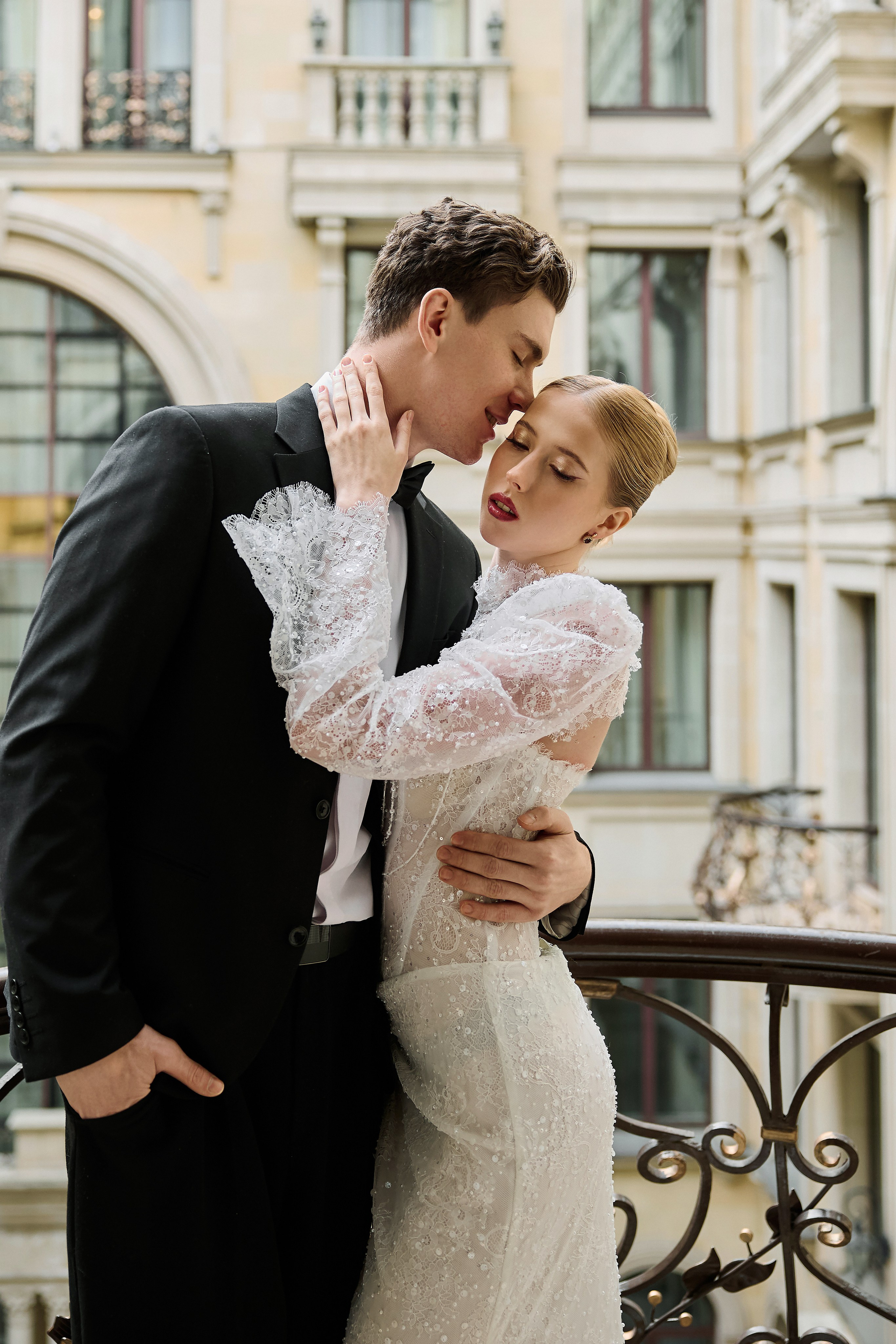 Вадим и Алина. Сборы в отеле St Regis. Свадебный фотограф в Москве и Подмосковье