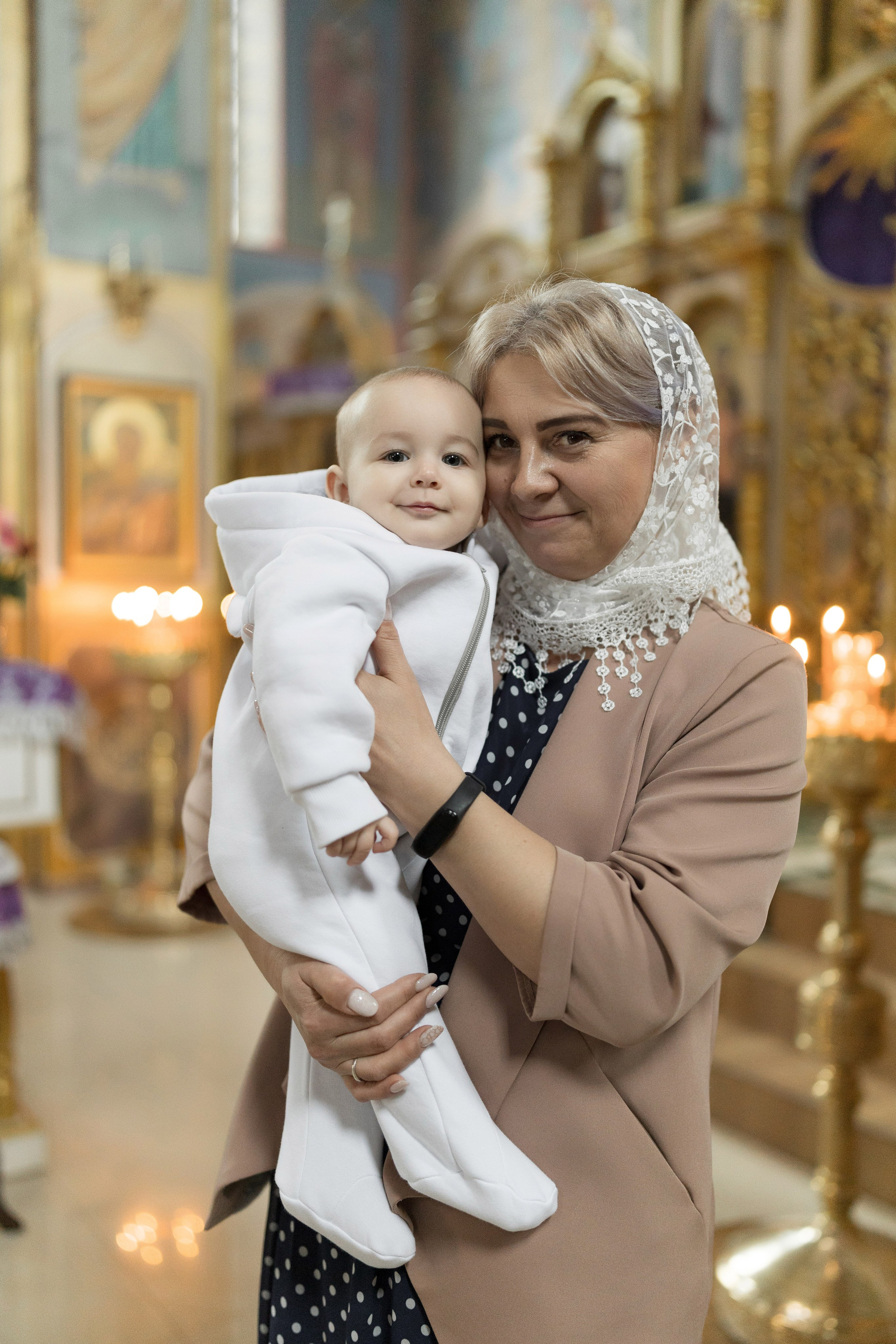 Крещение Миланы в церкви иконы Божией Матери / пасмурная погода. Анастасия Безуглова- свадебный фотограф в Таганроге