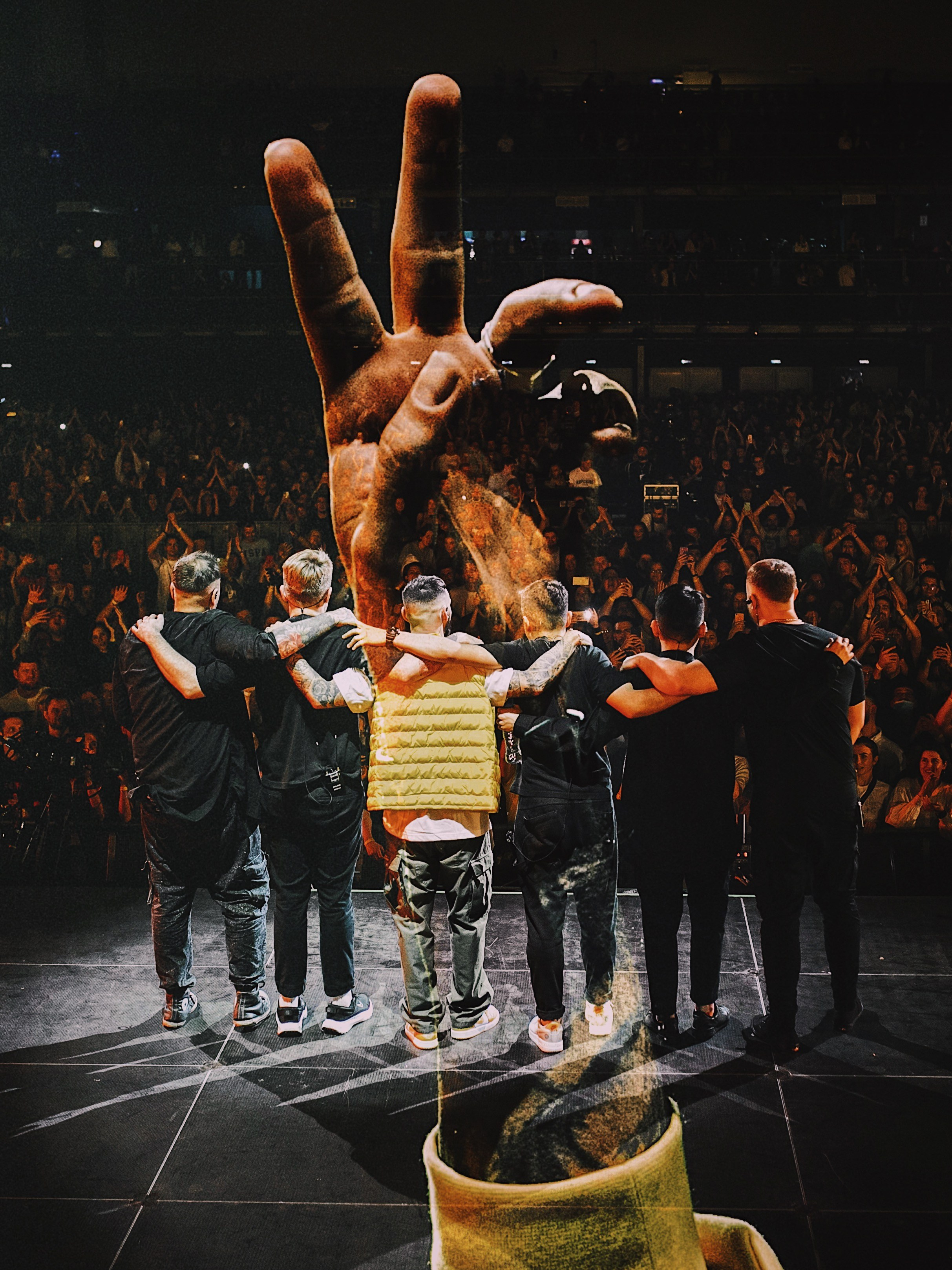 Виталий Кривцов  Музыкальный и концертный фотограф Фотосъёмка артистов, концертов и фестивалей Виталий Кривцов За кулисами музыки в кадре. Репортажный, event, концертный и backstage фотограф из Москвы Виталий Кривцов