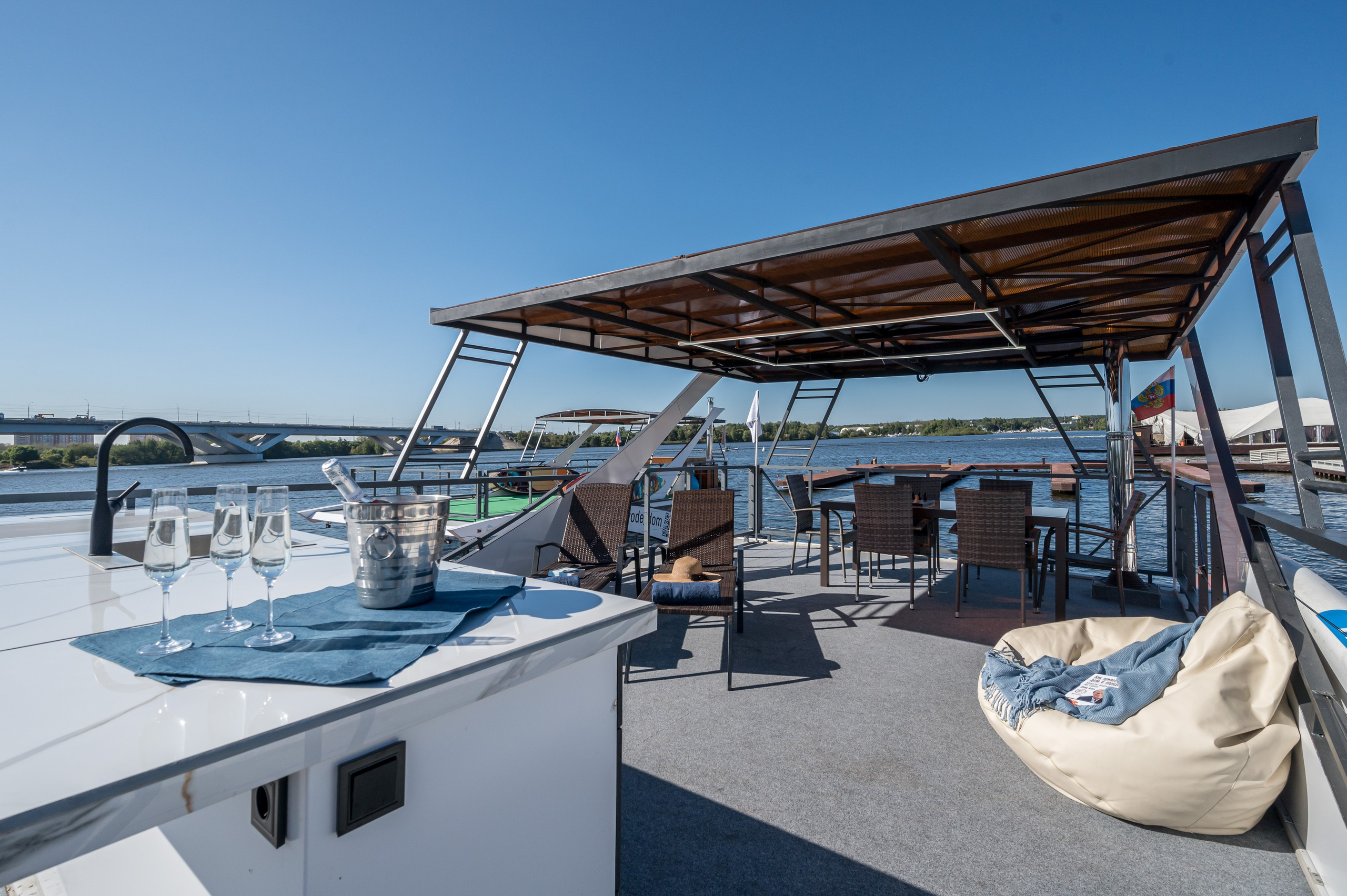 Хаусботы для вечеринок и бизнес-встреч. Интерьерный Фотограф Москва Криста FLY Труфанова