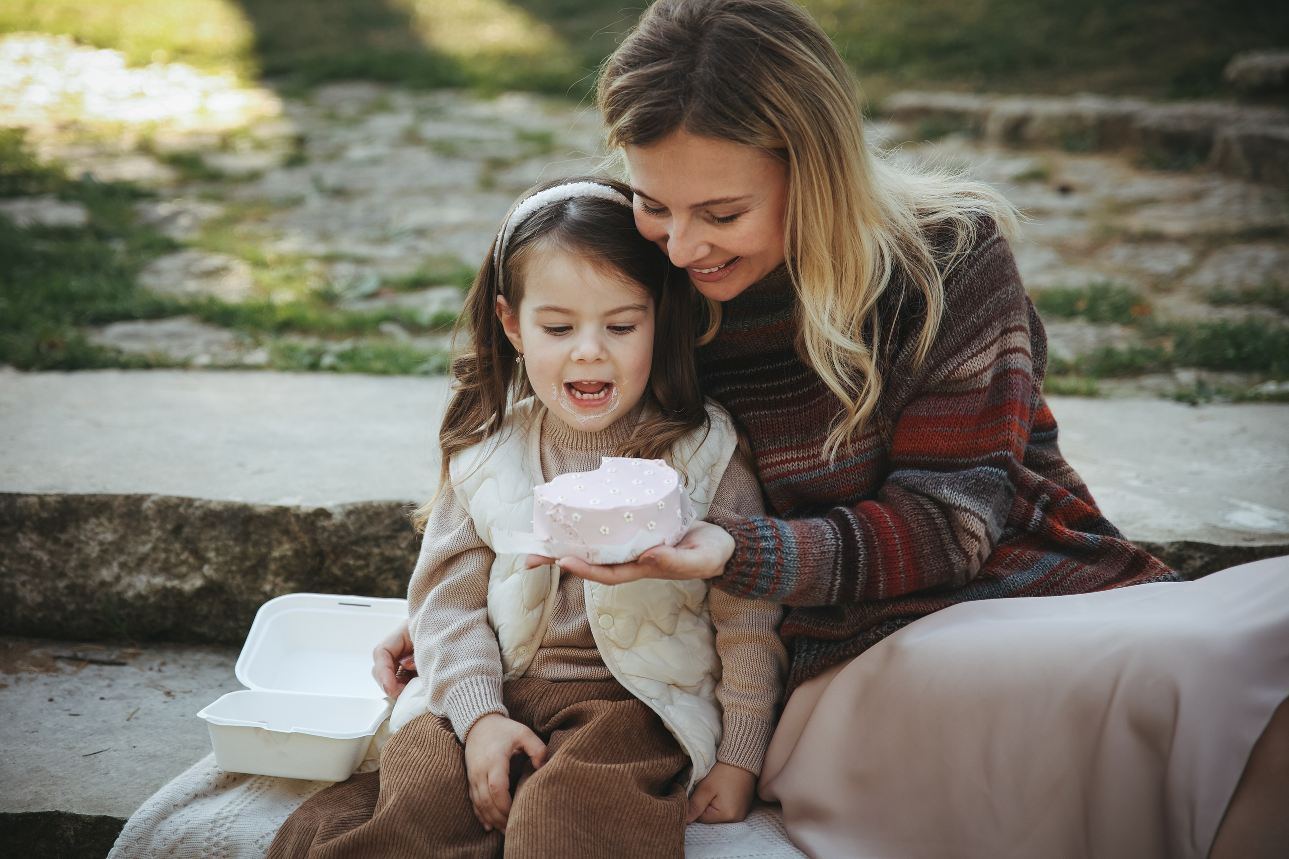 Семейная фотосессия фотосессия на день рождения мама и дочка. Фотограф Владимир Москва