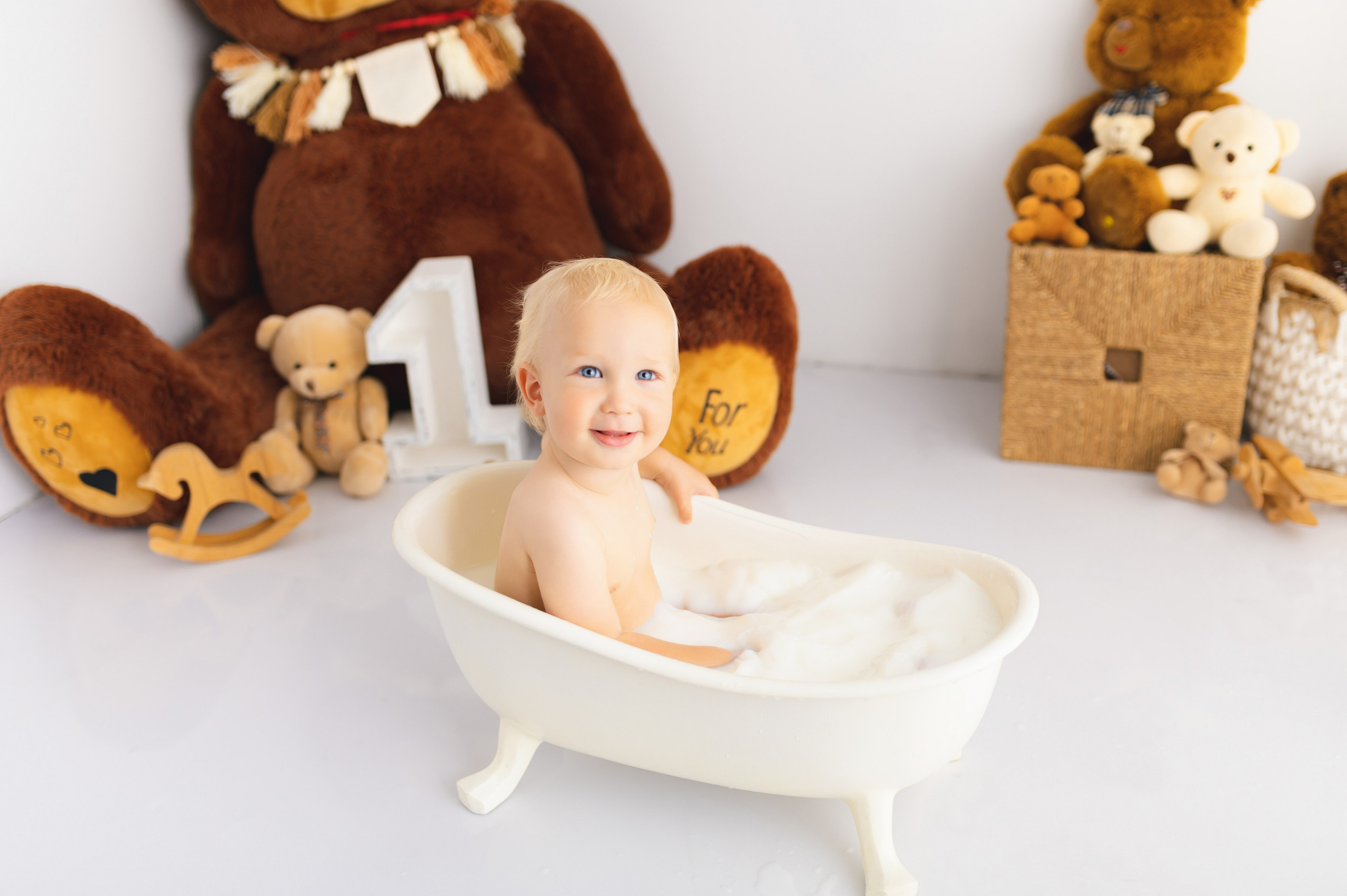 Молочная ванна. Детский фотограф в городе Жуковский Алиса Коробанова