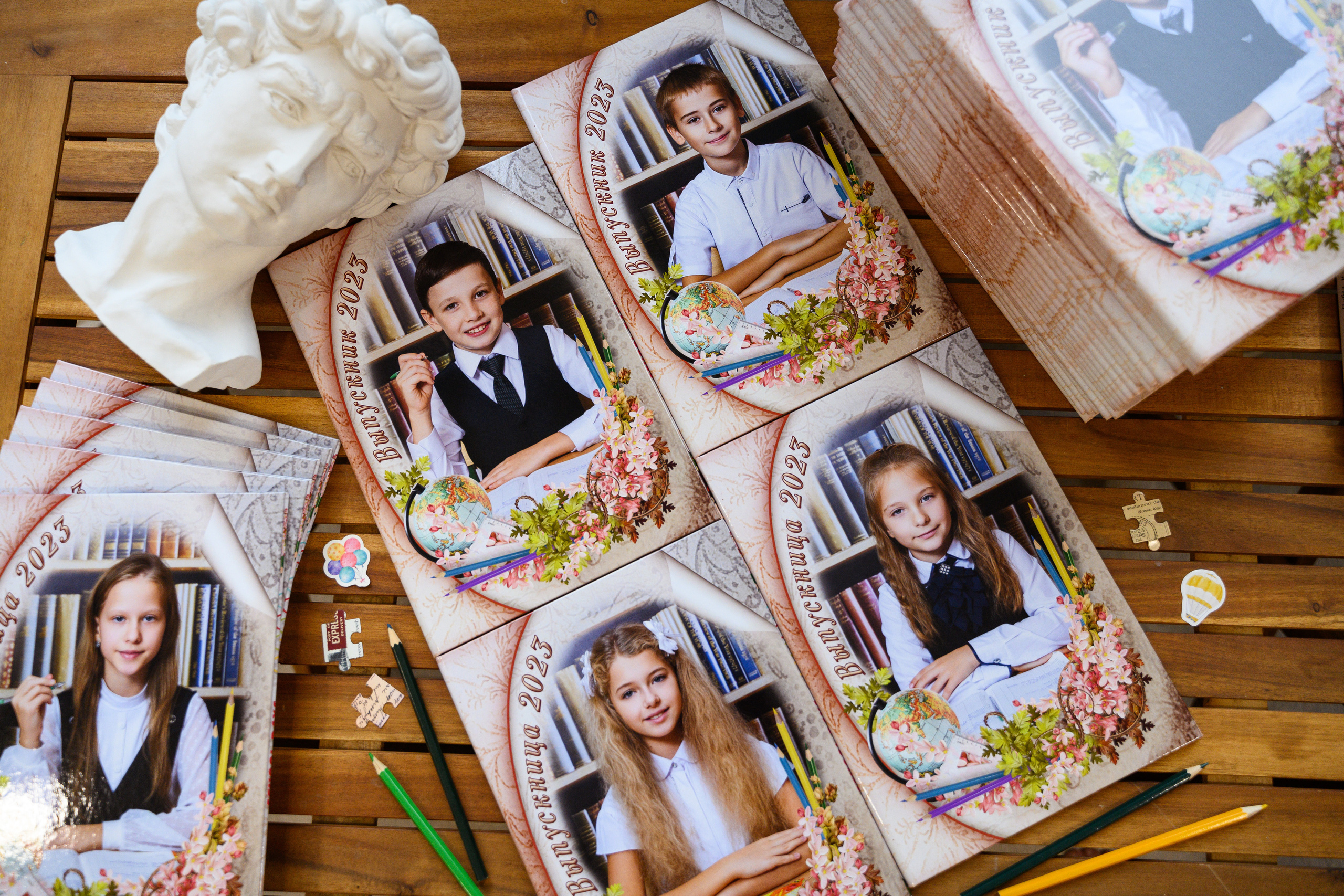 НШ Бежевый с цветами. Выпускные альбомы в Подольске Москве и МО