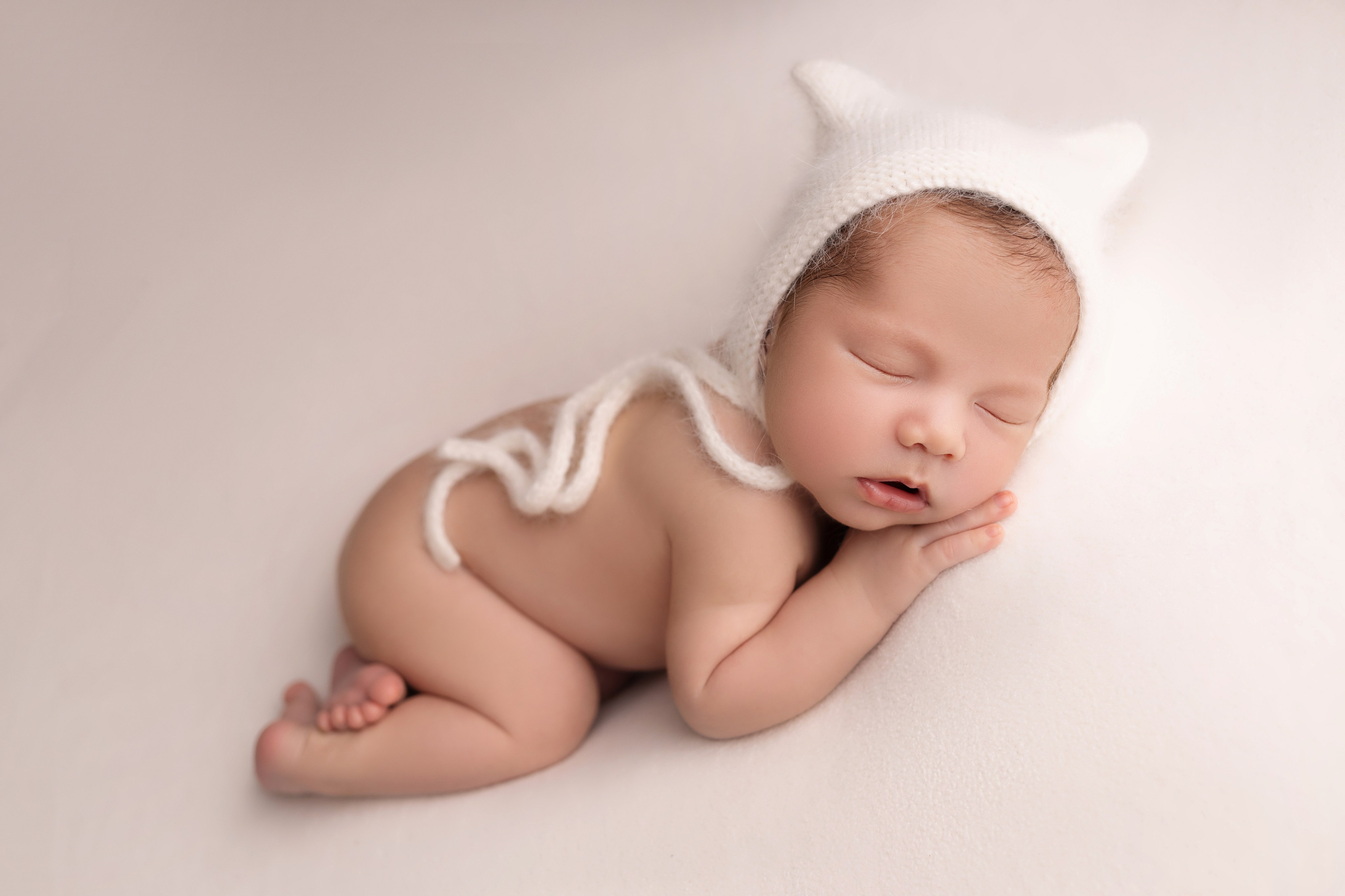 Классическая фотосессия малыша. Фотограф новорожденных малышей в Омске и Омской области Эльвира Камаева