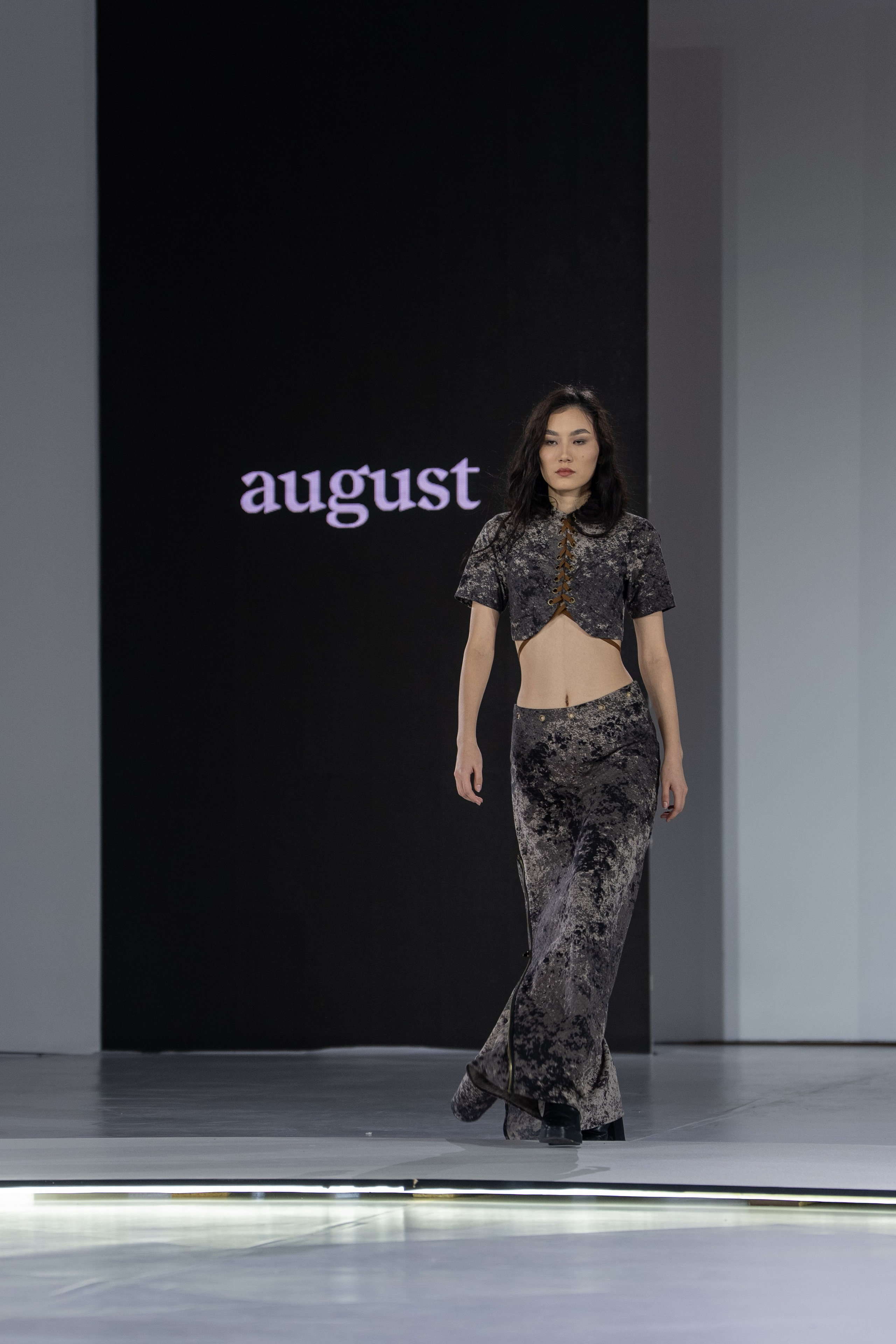 Design August. Сайт Алматинского НЮ АРТ, будуар и фэшн фотографа Дениса Карпенко